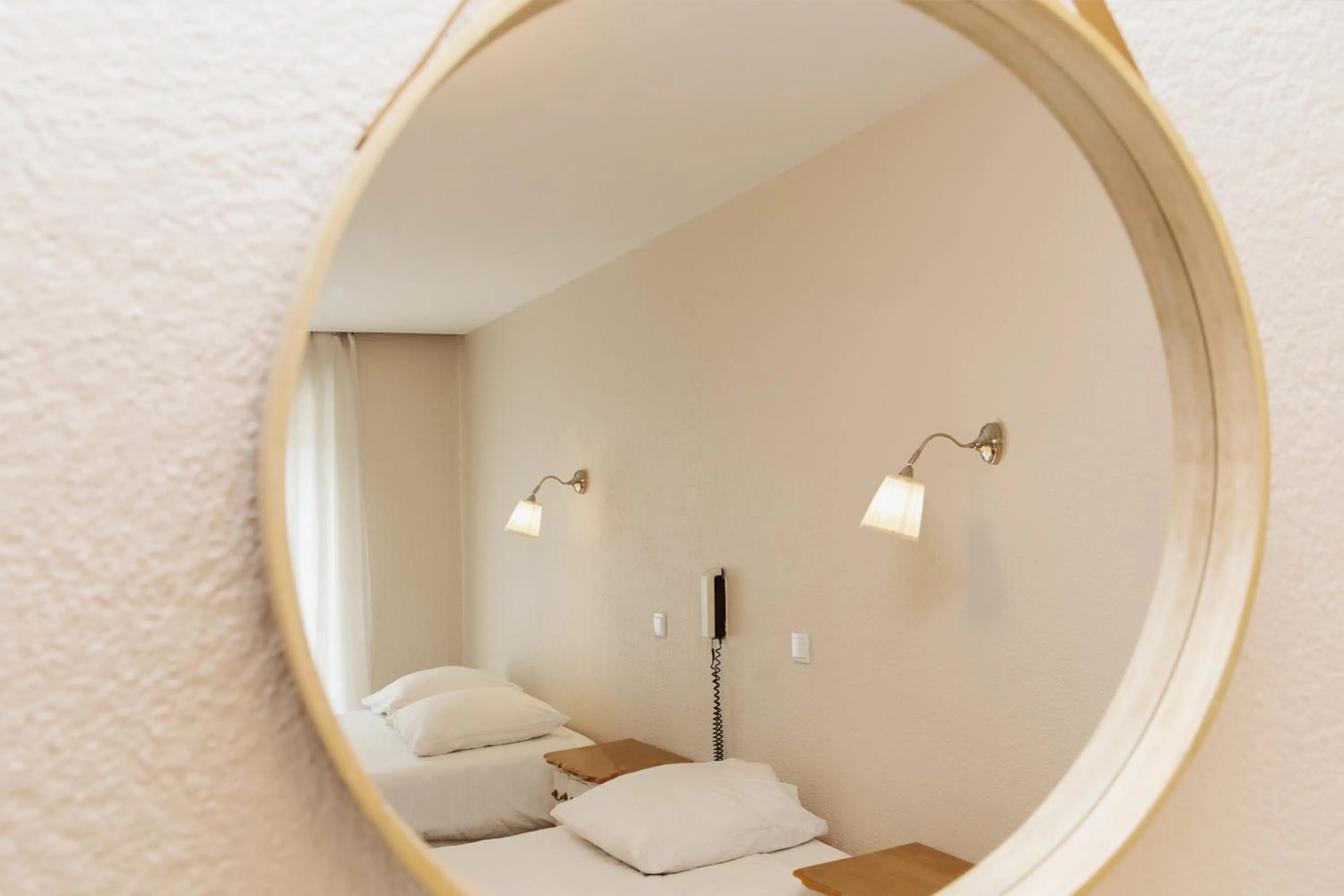 Photo of the whole room in Coq Hotel