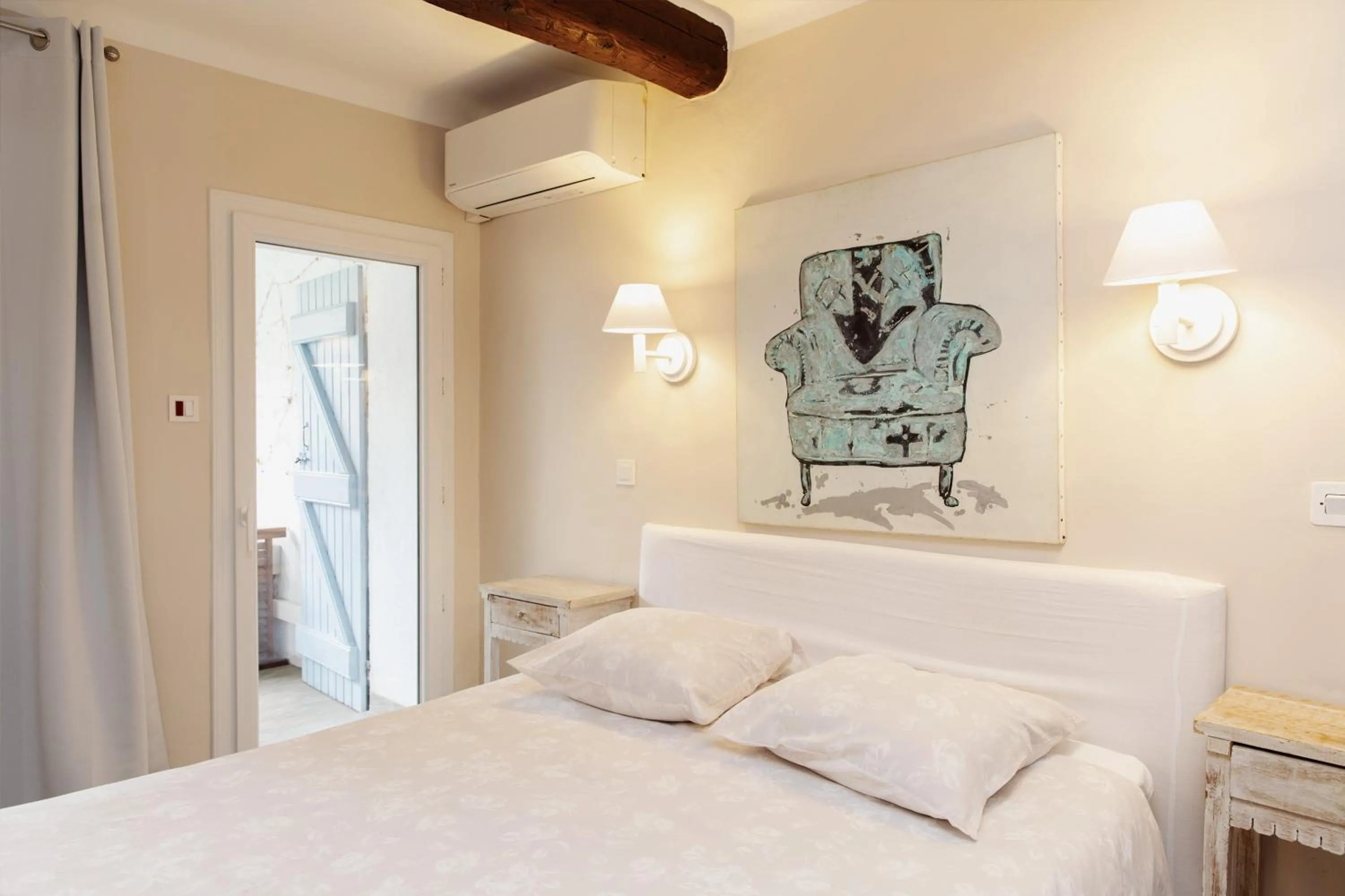 Bedroom, Bed in Coq Hotel