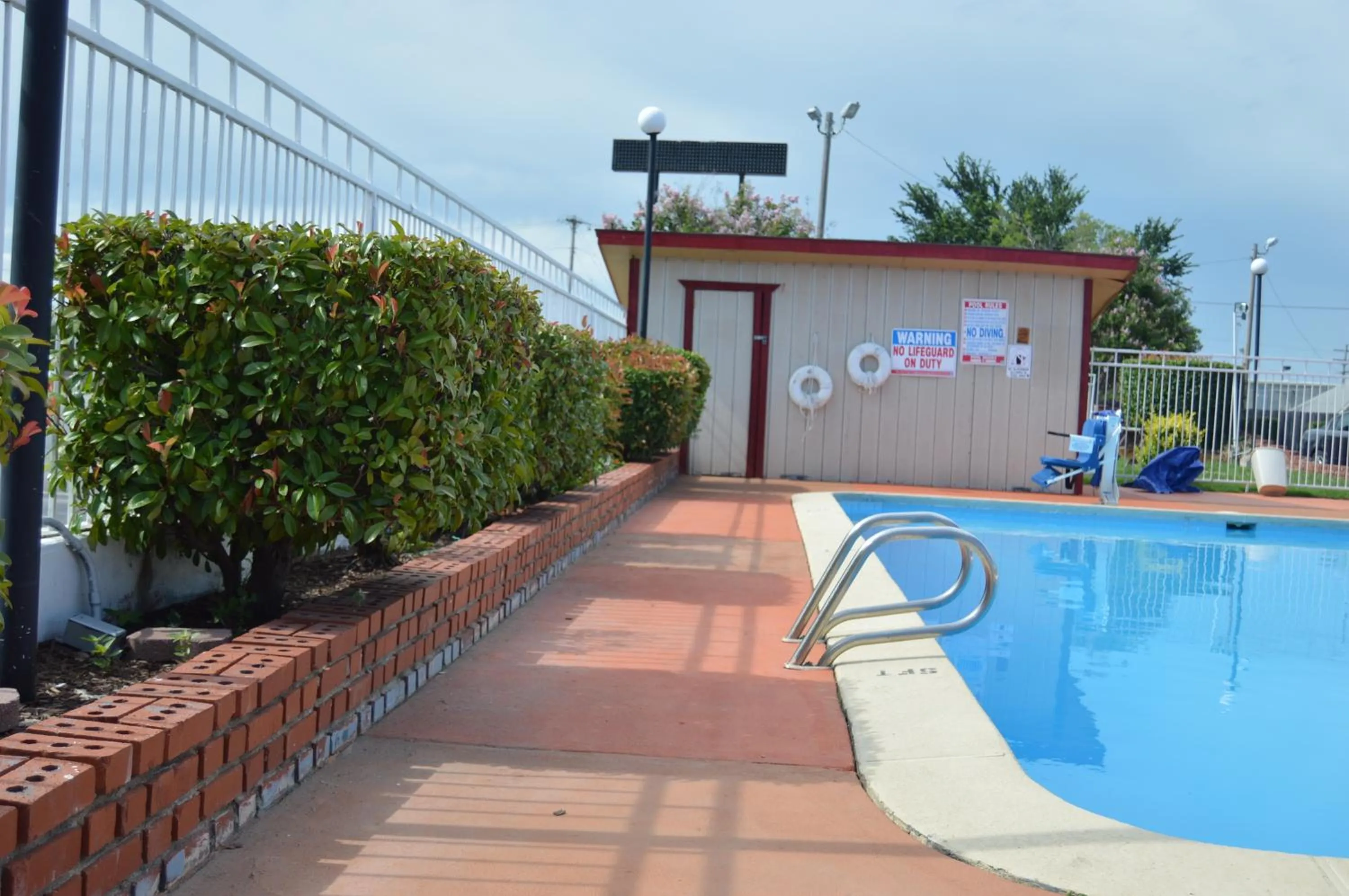 Swimming pool in Americas Best Value Inn Tulsa I-44