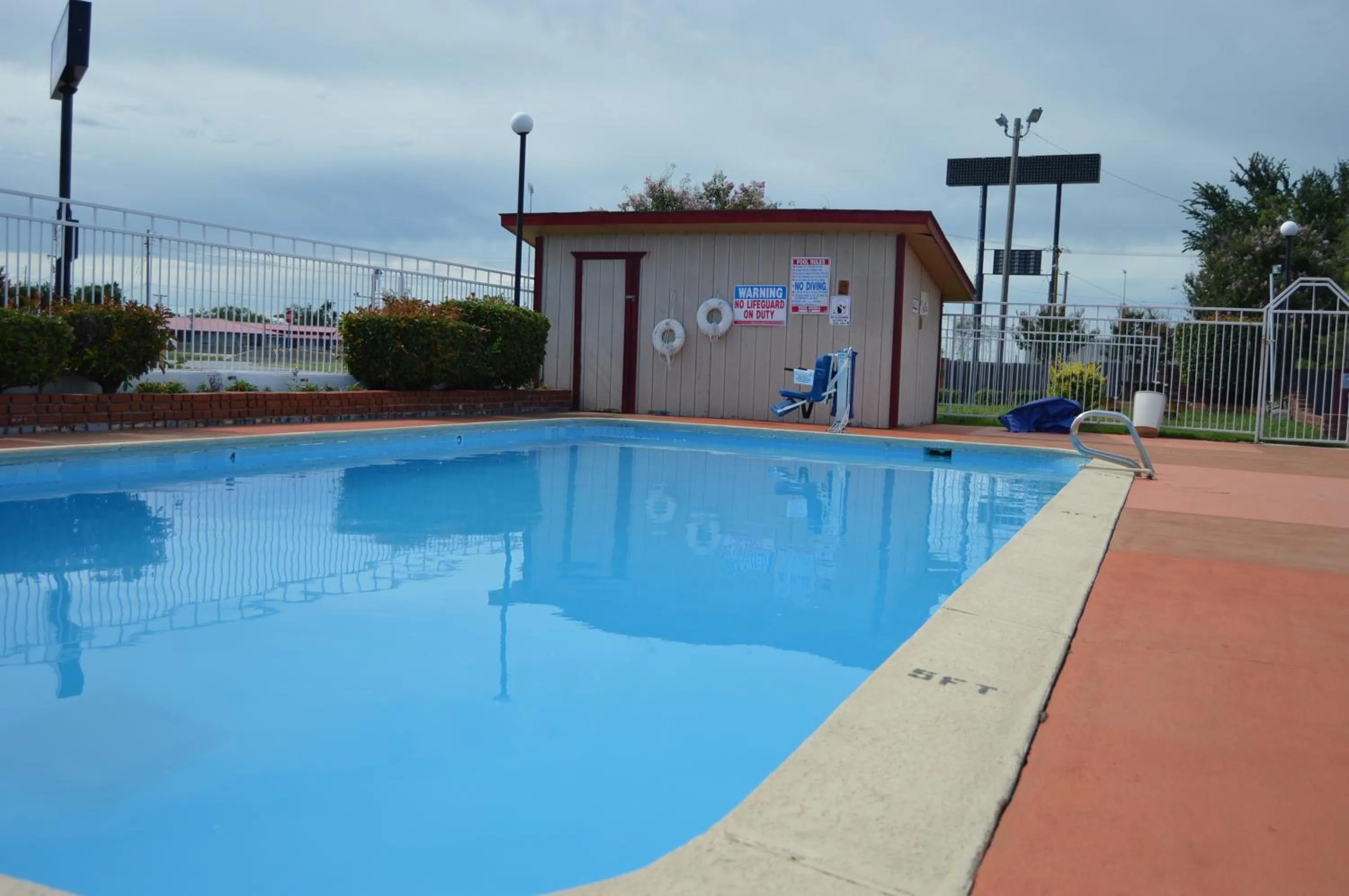 Swimming pool in Americas Best Value Inn Tulsa I-44