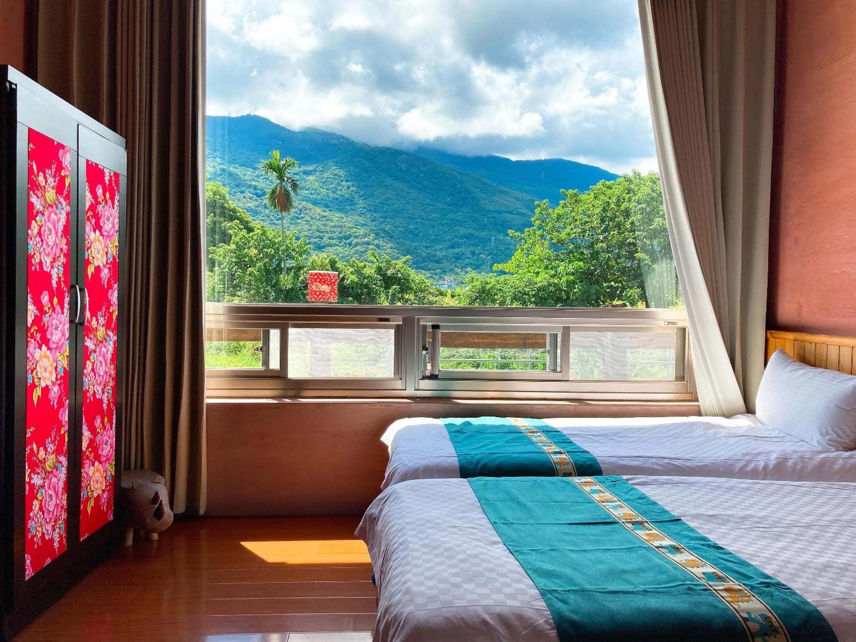 Mountain view, Bed in Ying Tian Ye Homestay