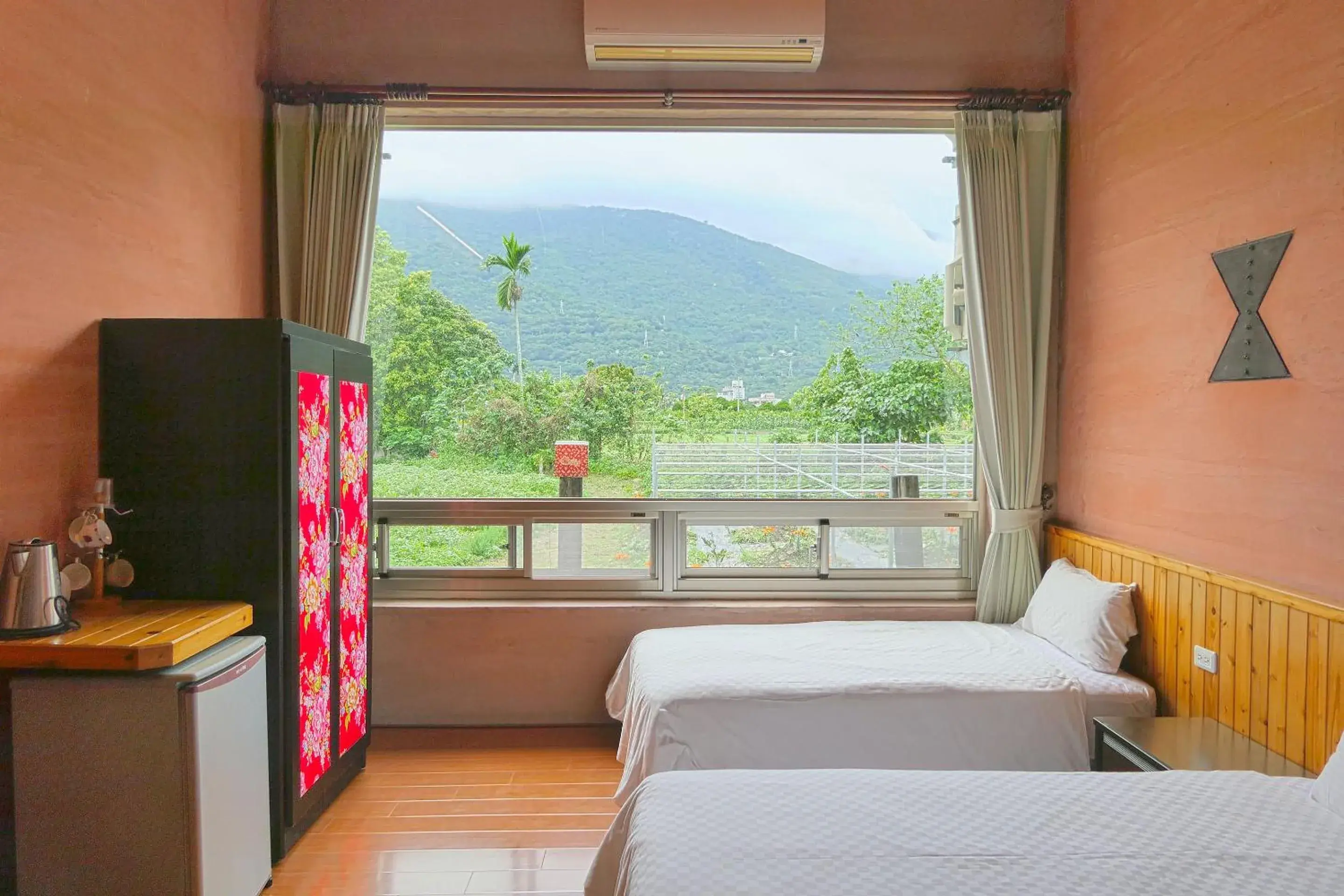 Quadruple Room with Mountain View - single occupancy in Ying Tian Ye Homestay Quadruple Room with Mountain View - single occupancy in Ying Tian Ye Homestay