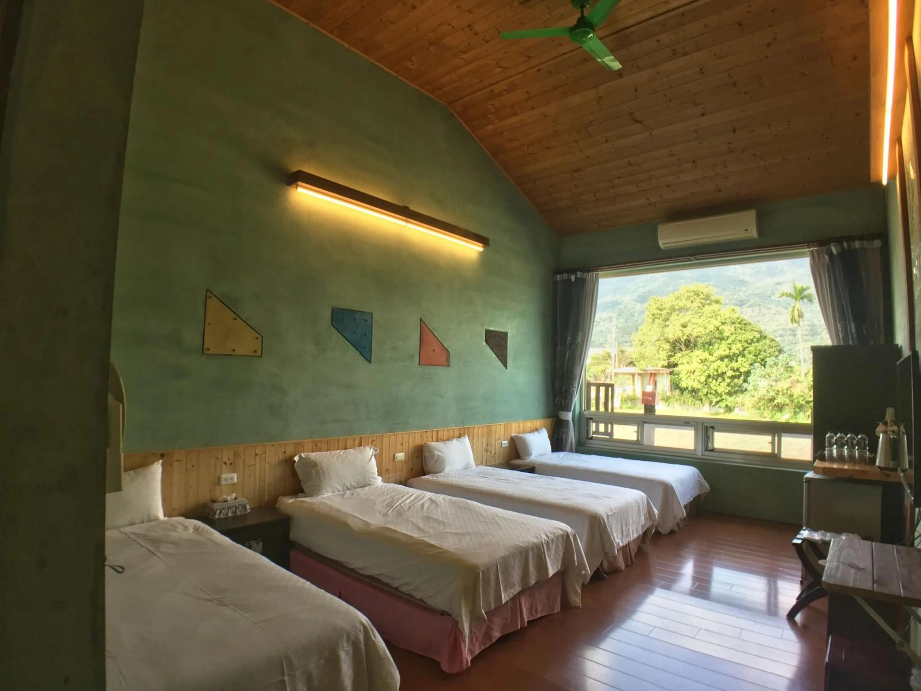 Photo of the whole room, Bed in Ying Tian Ye Homestay