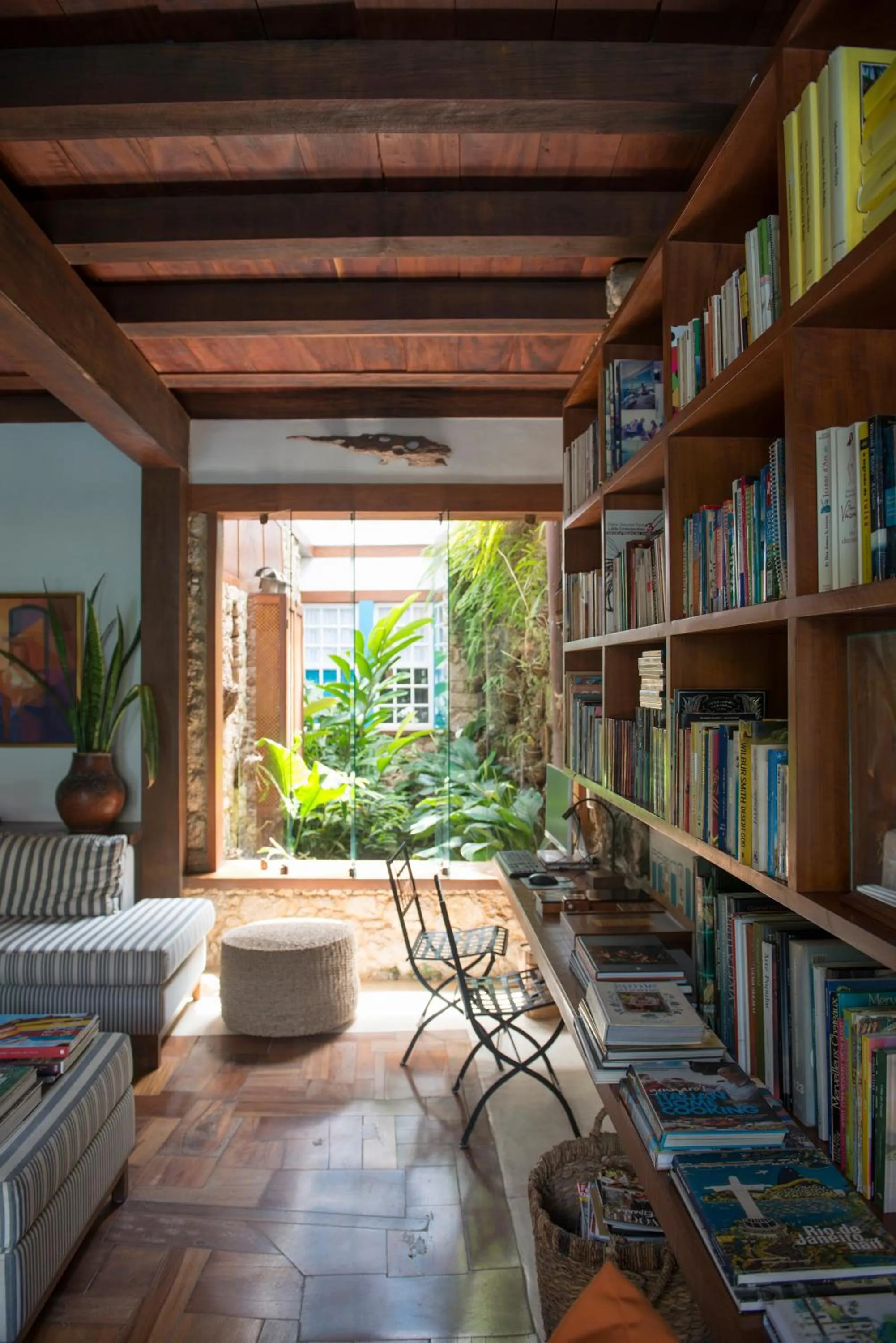 Library in Casa Turquesa - Maison D´Hôtes