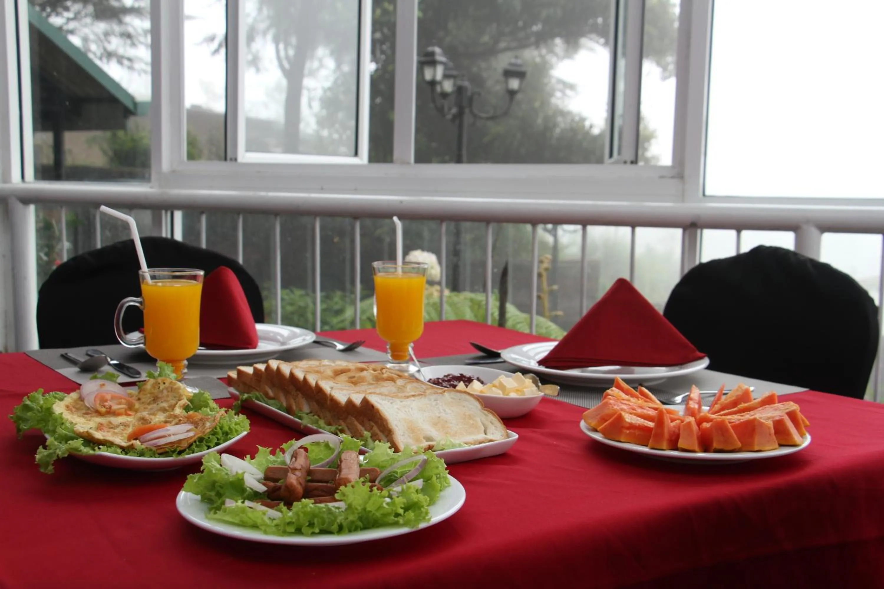 Breakfast in Misty Paradise of Lake Gregory