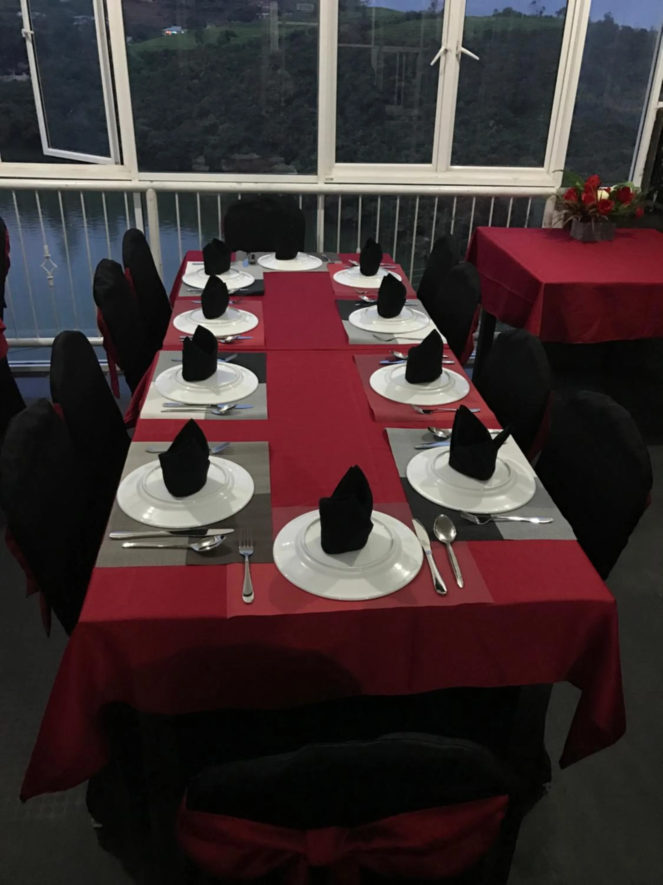 Restaurant/places to eat in Misty Paradise of Lake Gregory