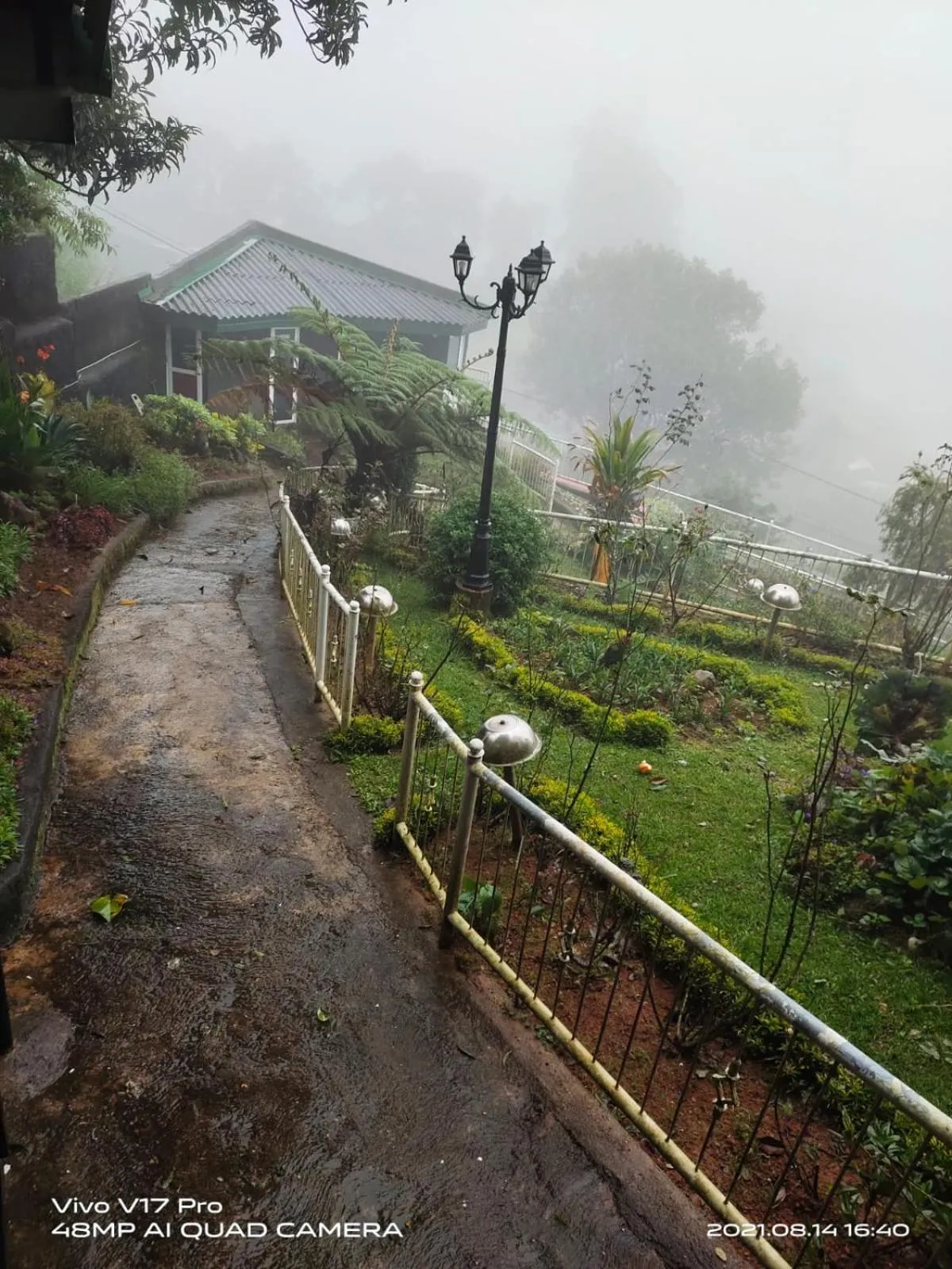 Facade/entrance in Misty Paradise of Lake Gregory