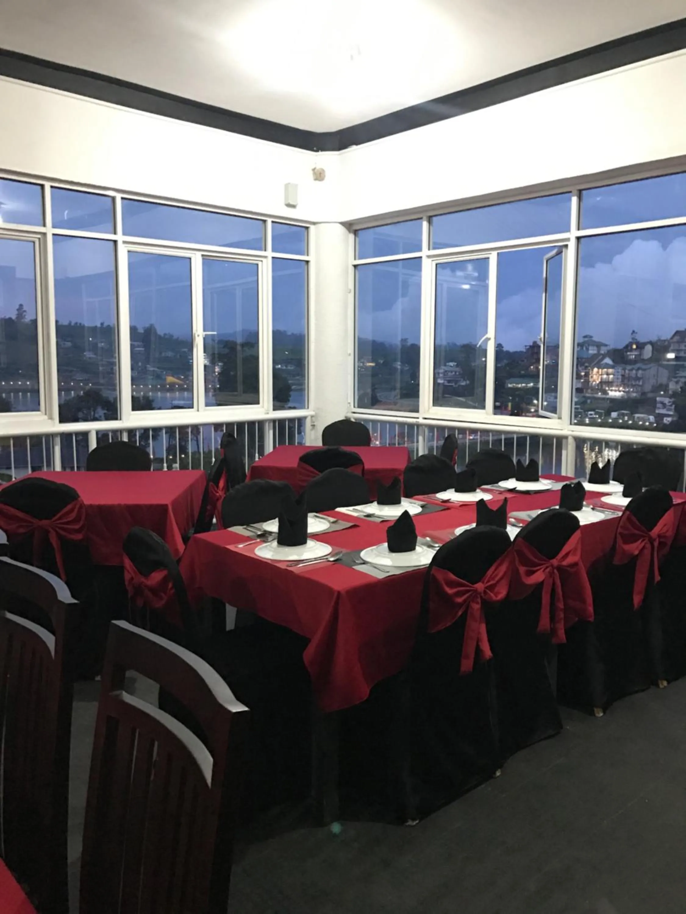 Restaurant/places to eat in Misty Paradise of Lake Gregory