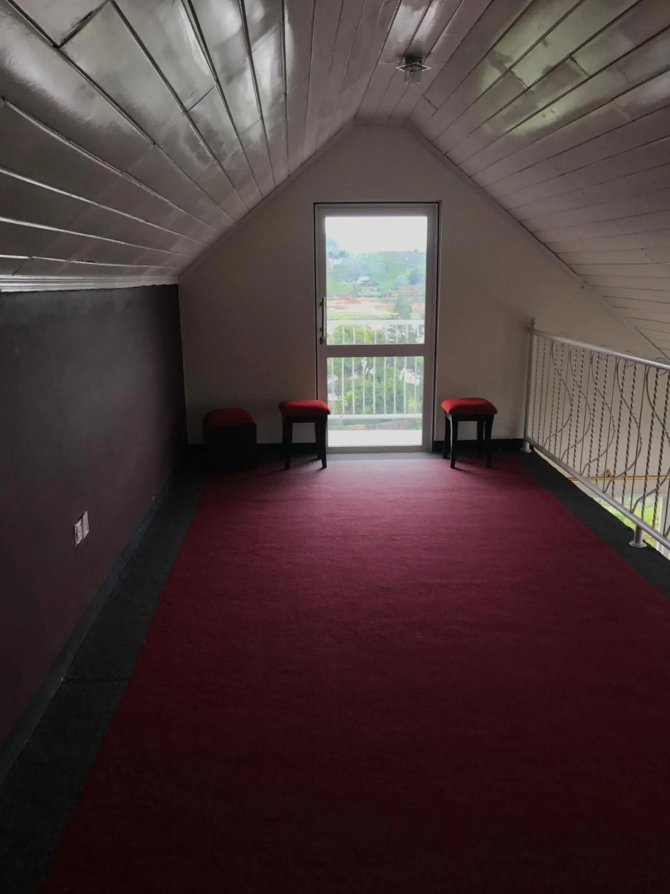 Balcony/Terrace in Misty Paradise of Lake Gregory