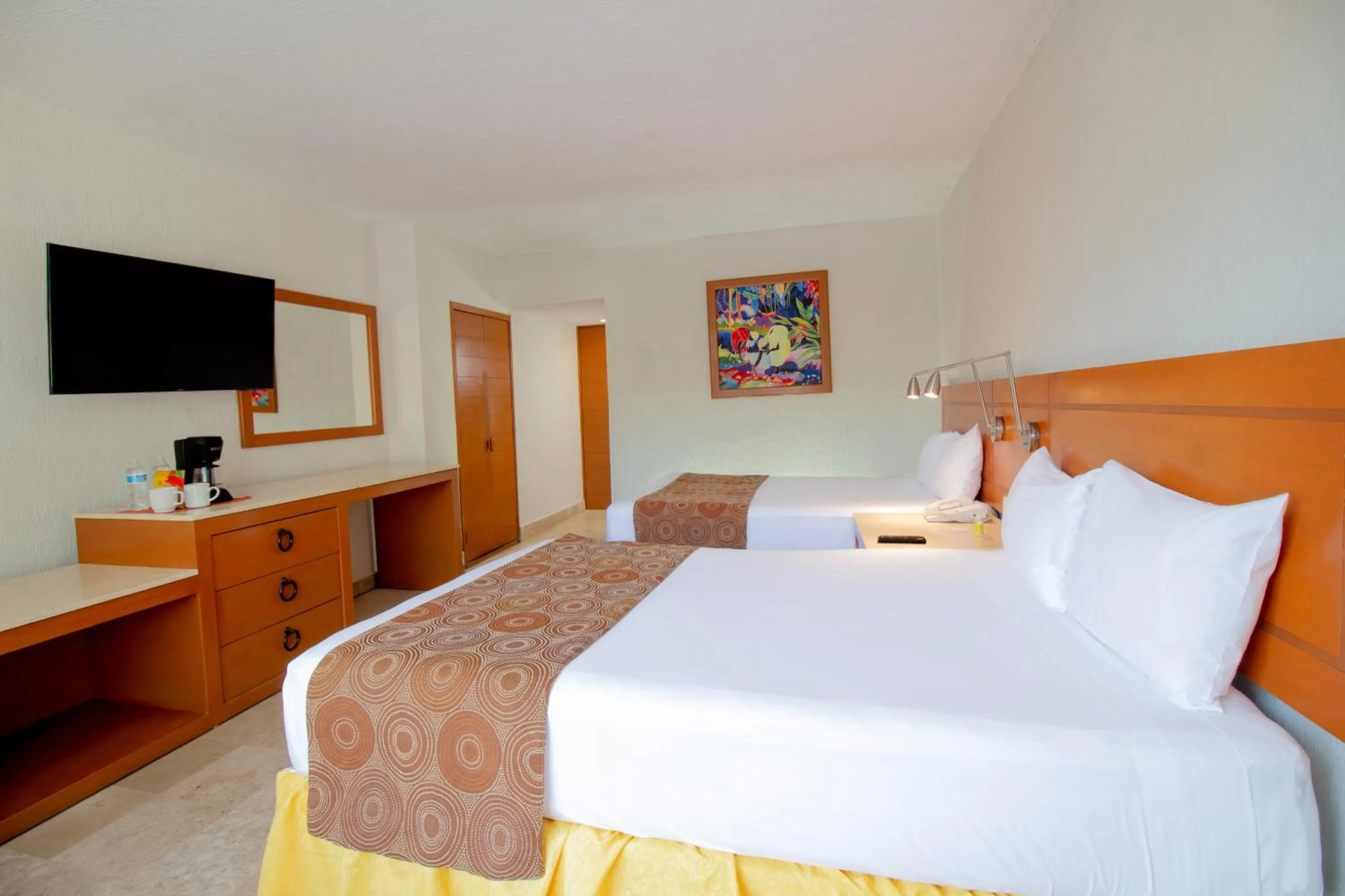 TV and multimedia, Bed in Plaza Pelicanos Club Beach Resort All Inclusive