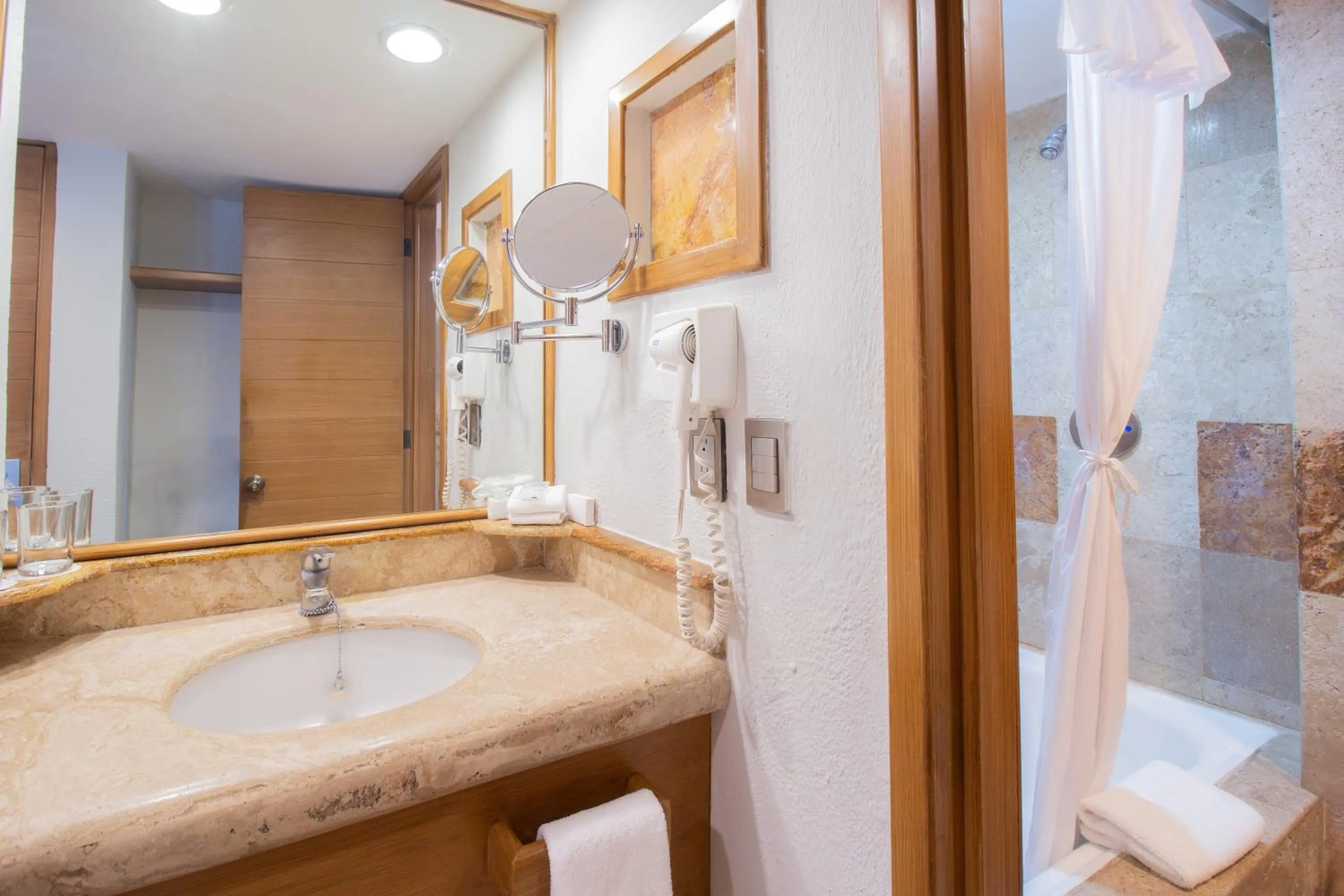 Bathroom in Plaza Pelicanos Club Beach Resort All Inclusive