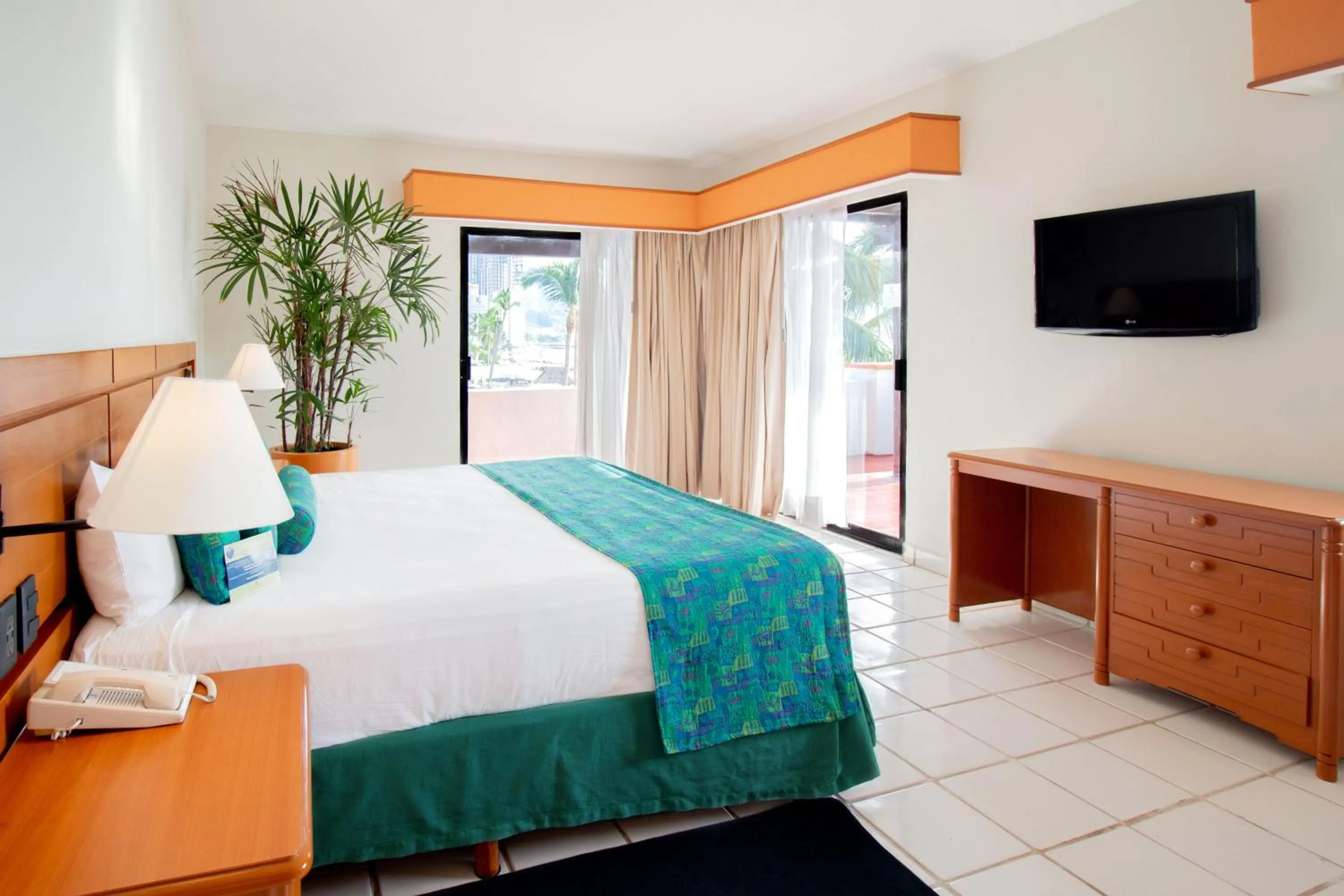 TV and multimedia, Bed in Plaza Pelicanos Club Beach Resort All Inclusive