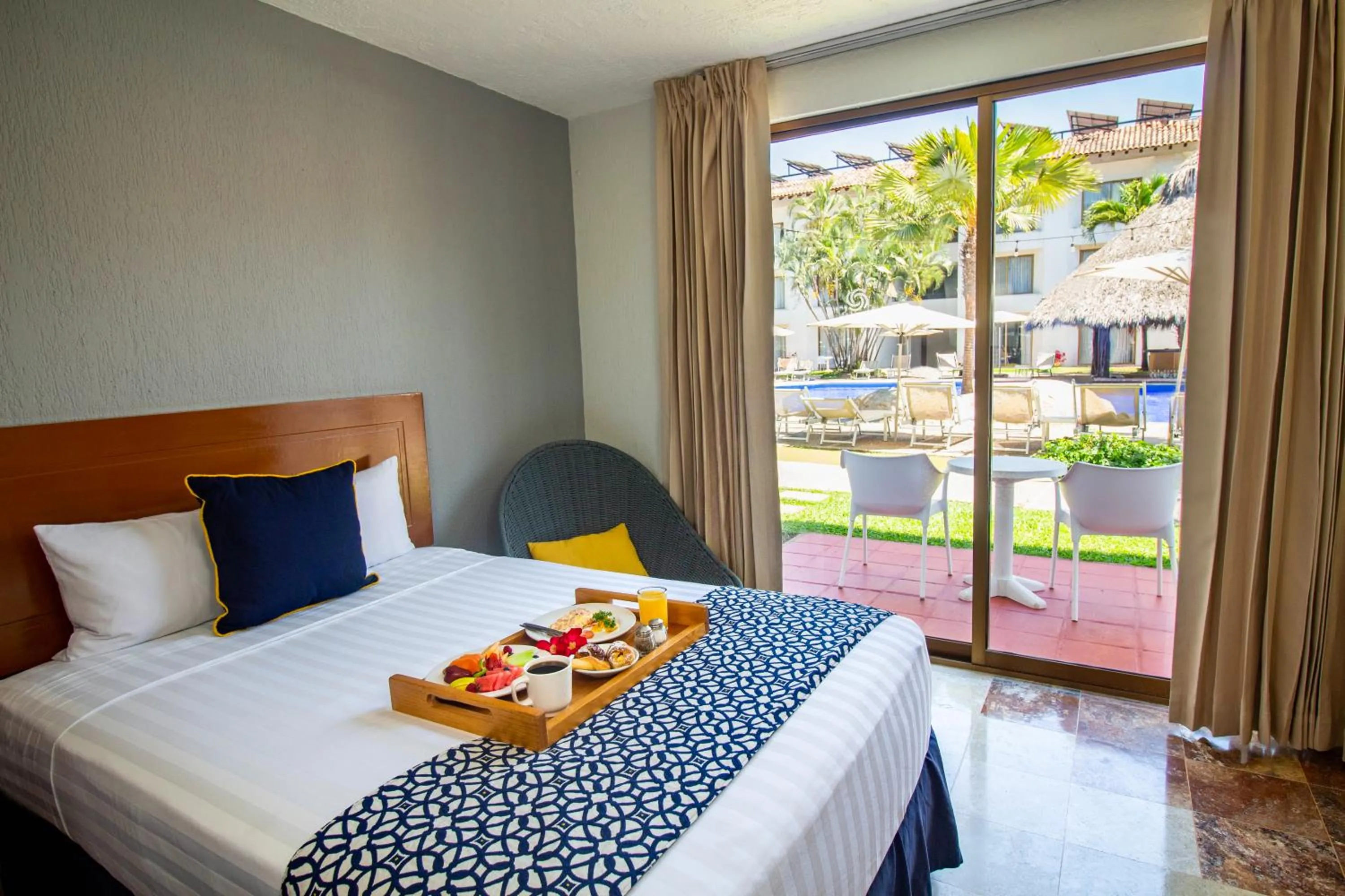 room service, Bed in Plaza Pelicanos Club Beach Resort All Inclusive