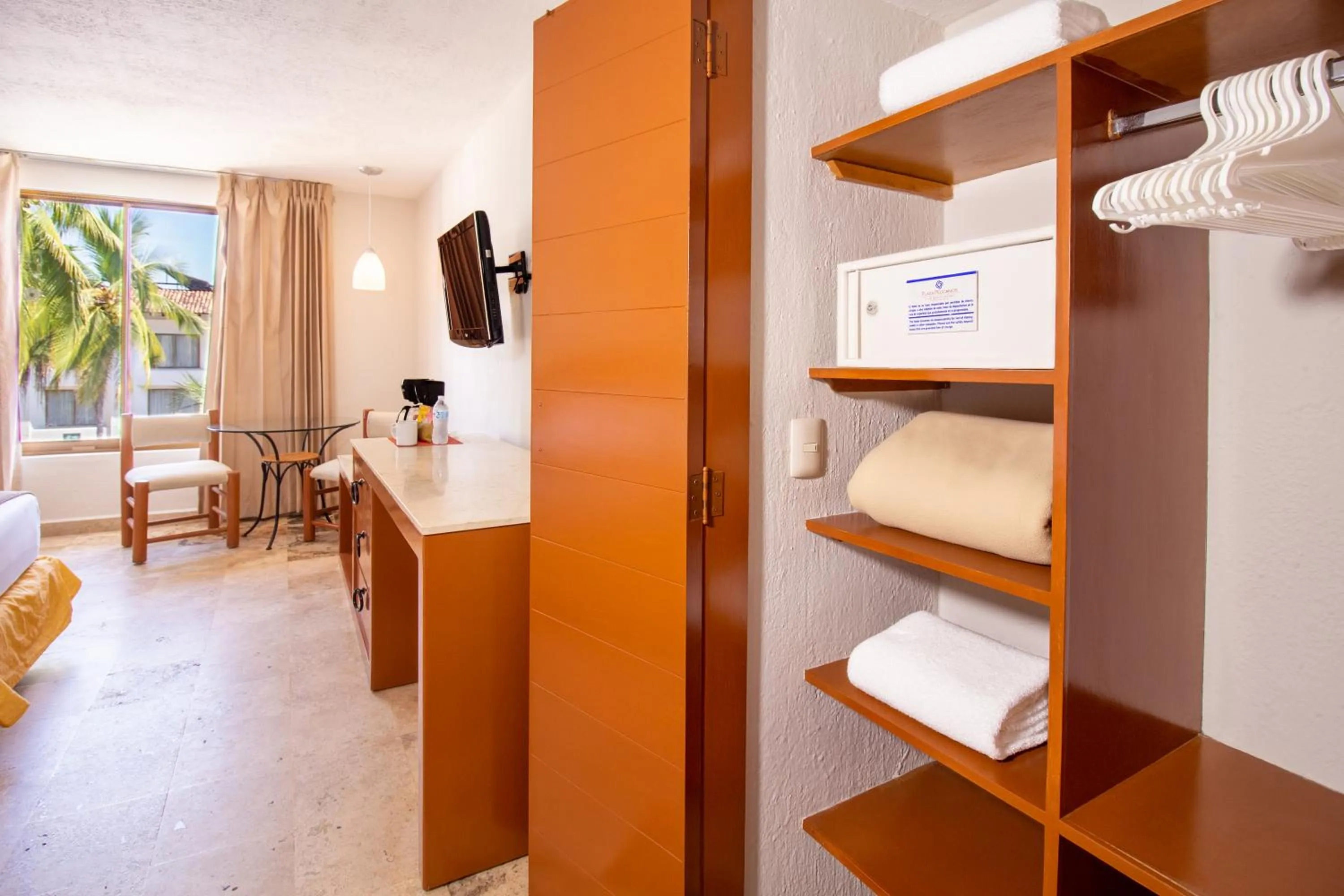 flat iron, Bed in Plaza Pelicanos Club Beach Resort All Inclusive