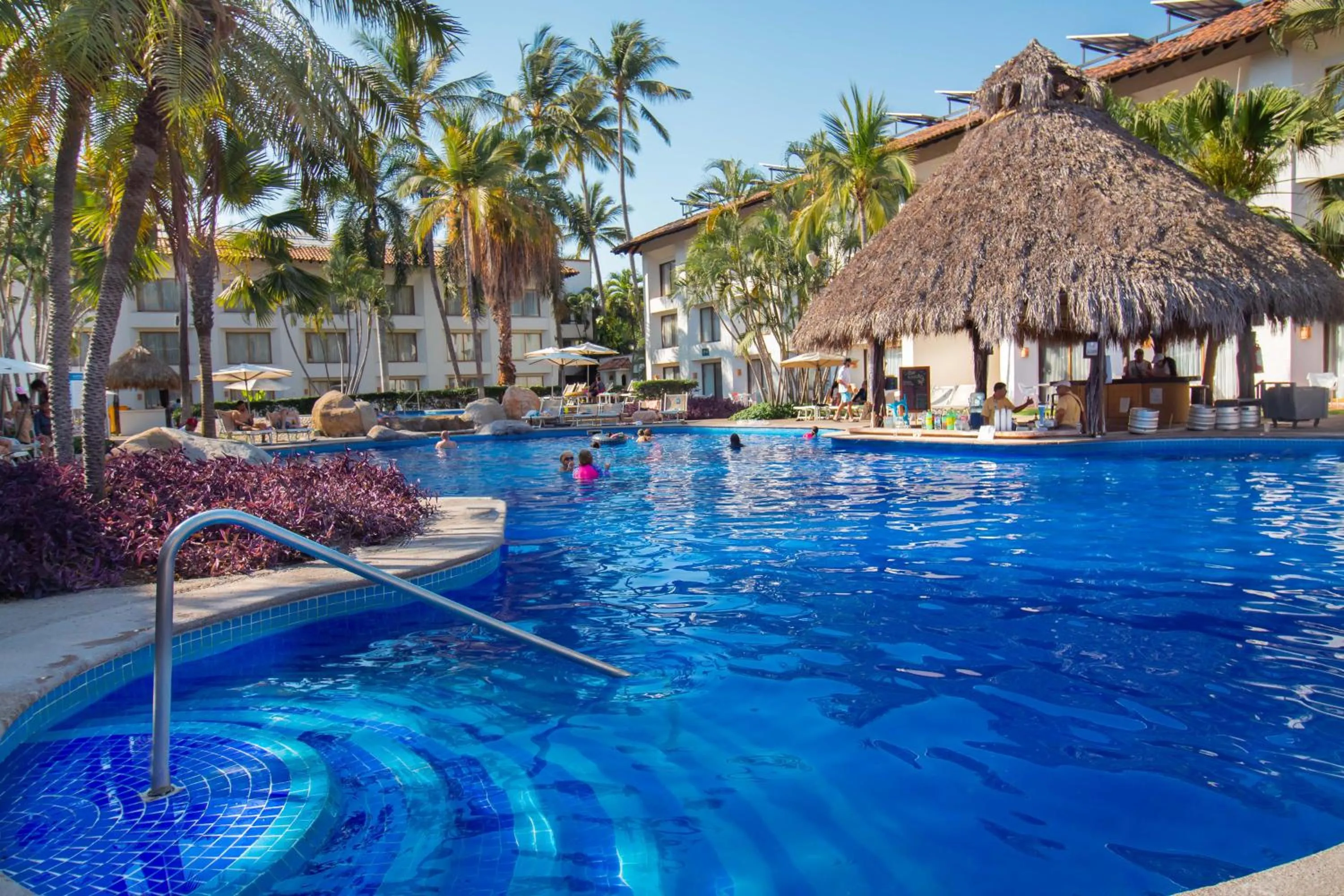 Swimming pool in Plaza Pelicanos Club Beach Resort All Inclusive
