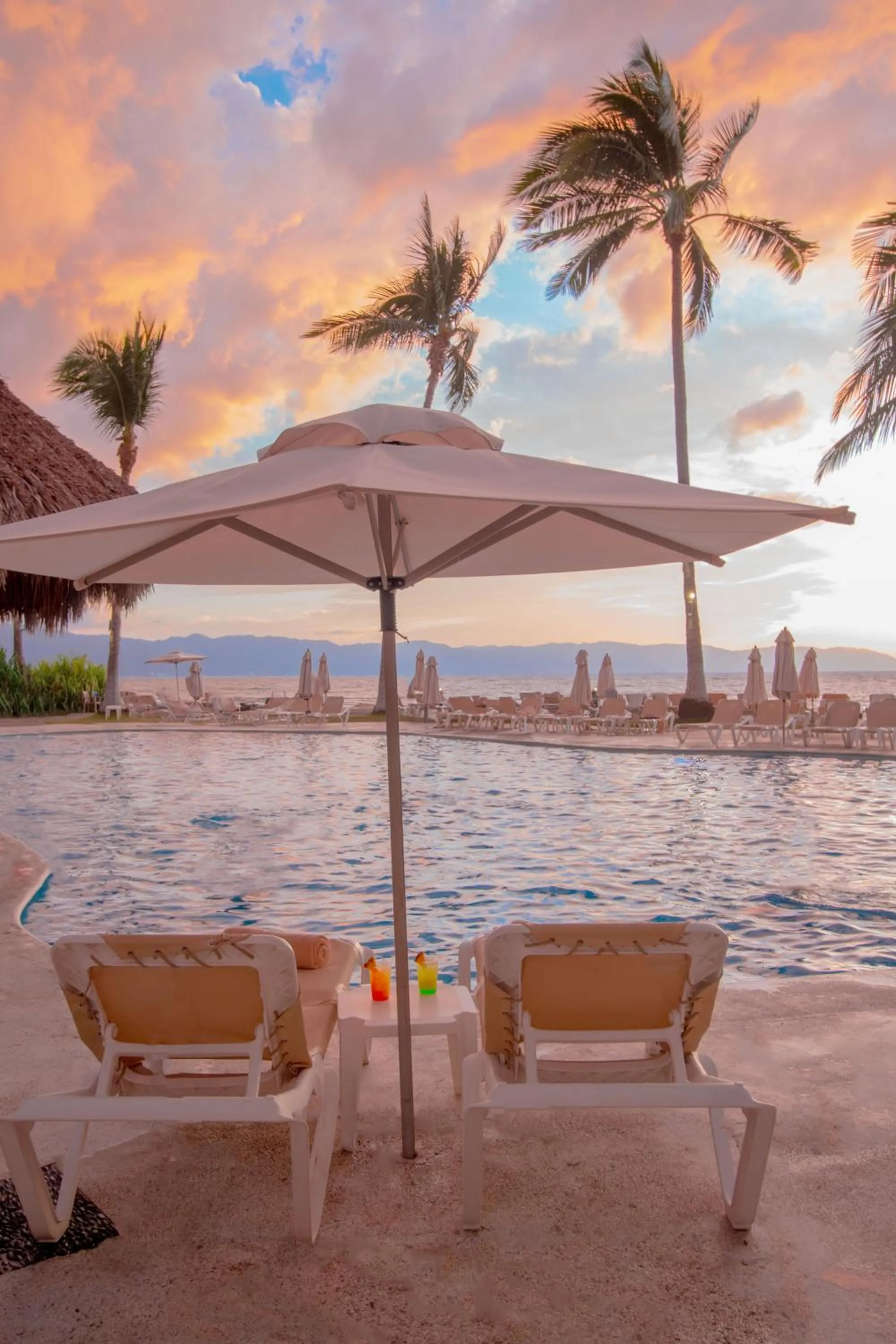 Swimming pool in Plaza Pelicanos Club Beach Resort All Inclusive
