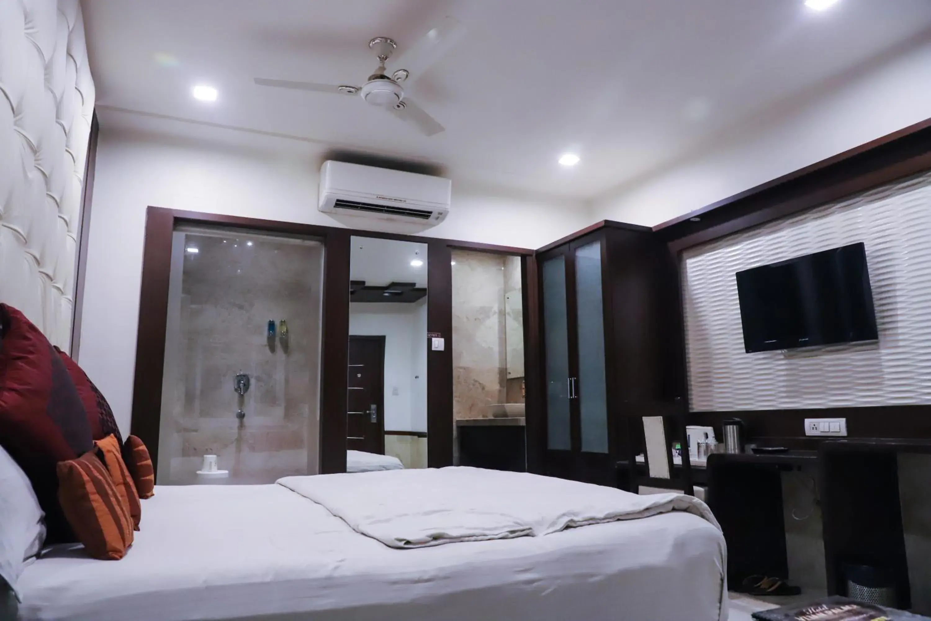 Photo of the whole room, Bed in Vijan Palace Photo of the whole room, Bed in Vijan Palace