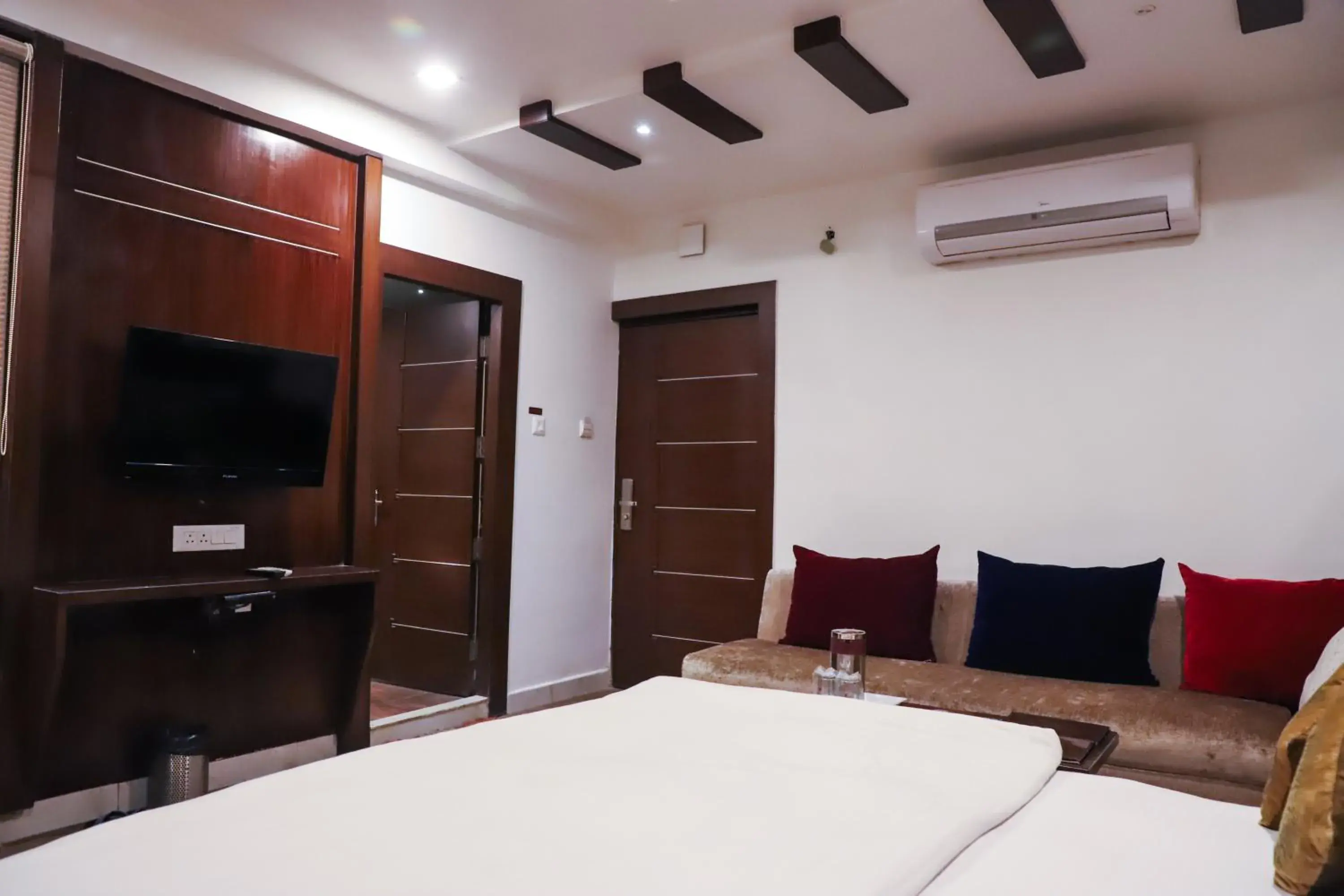 TV and multimedia, Bed in Vijan Palace TV and multimedia, Bed in Vijan Palace