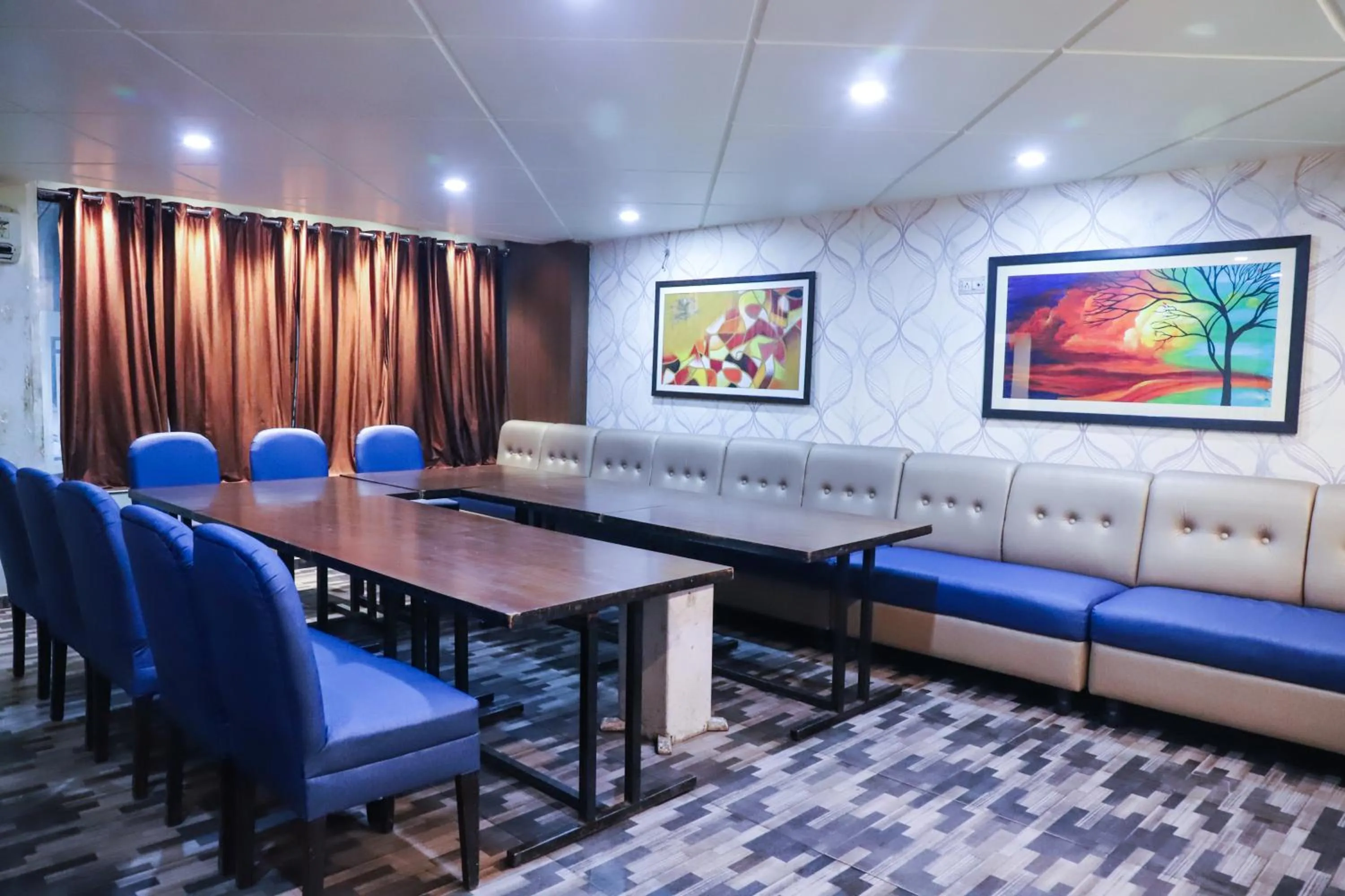 Business facilities in Vijan Palace