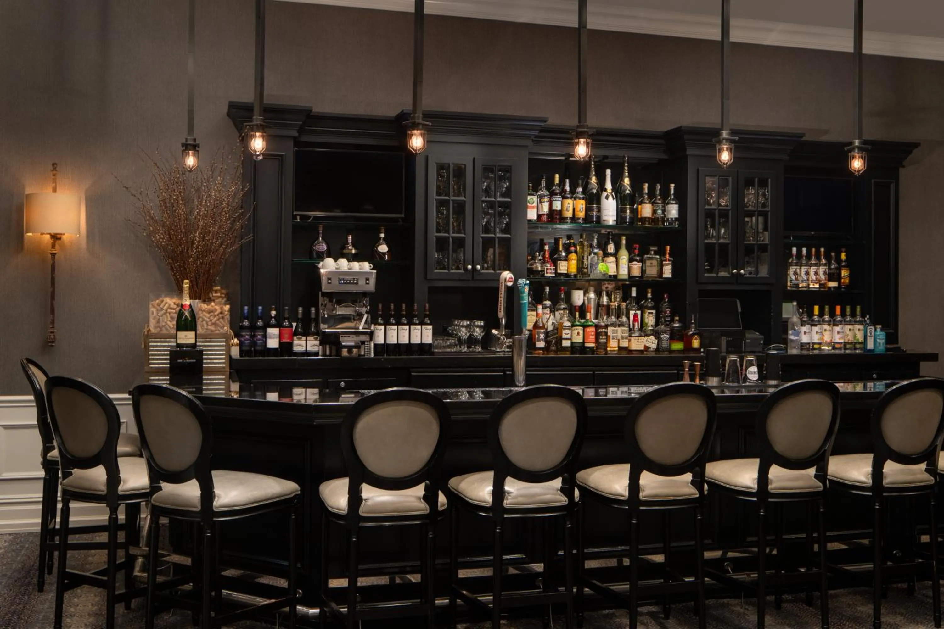 Lounge or bar in The Manhattan Club