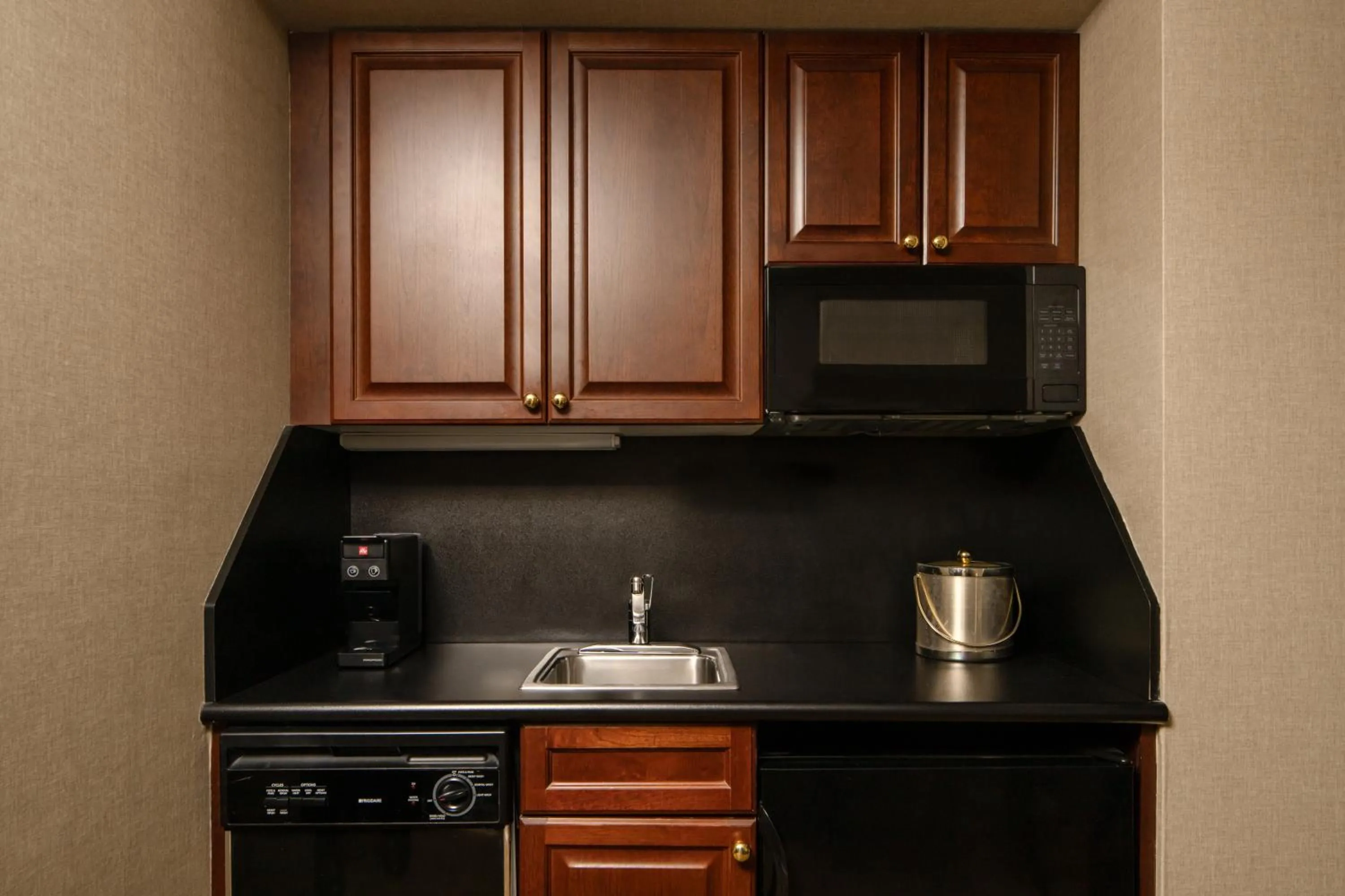 Kitchen or kitchenette in The Manhattan Club