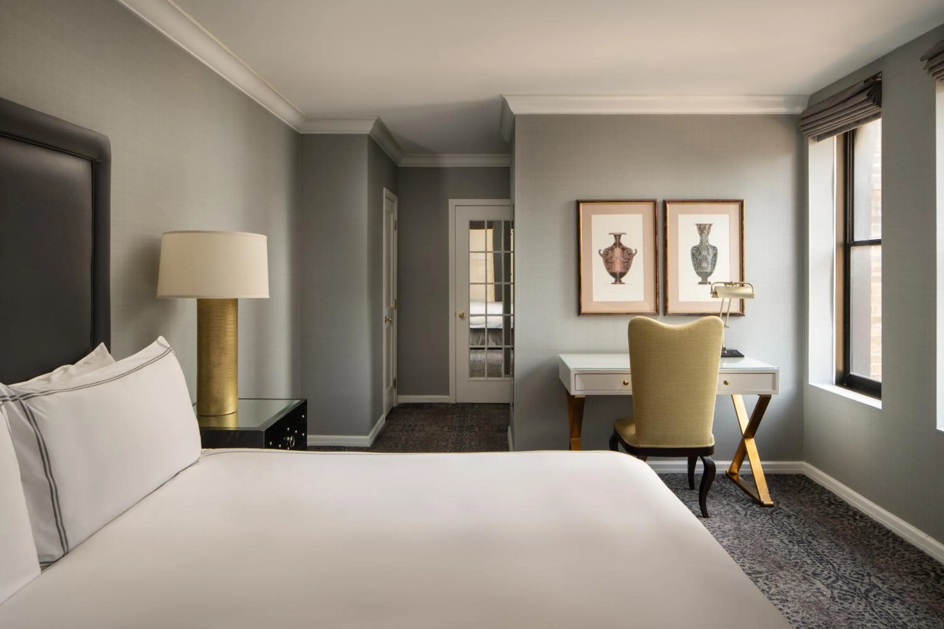 Living room, Bed in The Manhattan Club