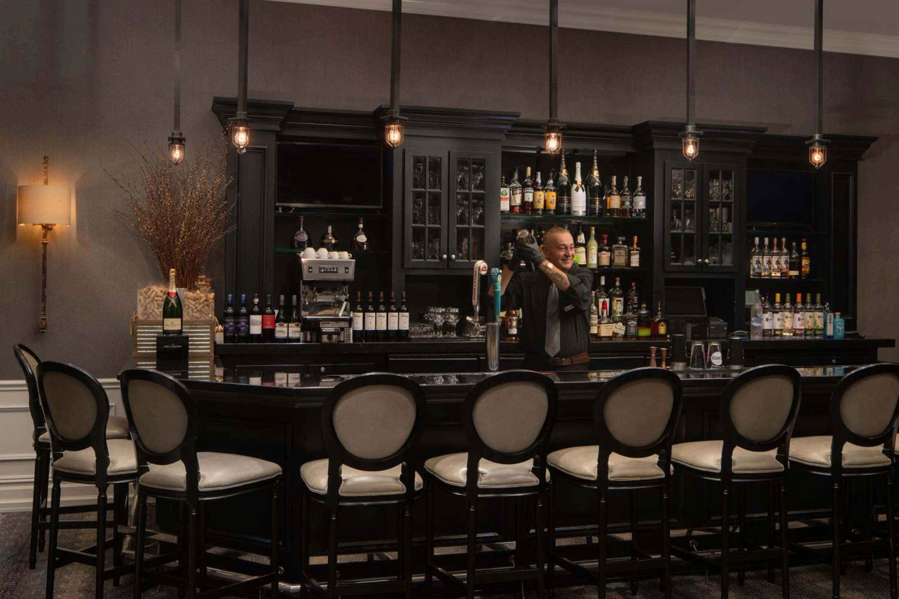 Lounge or bar in The Manhattan Club