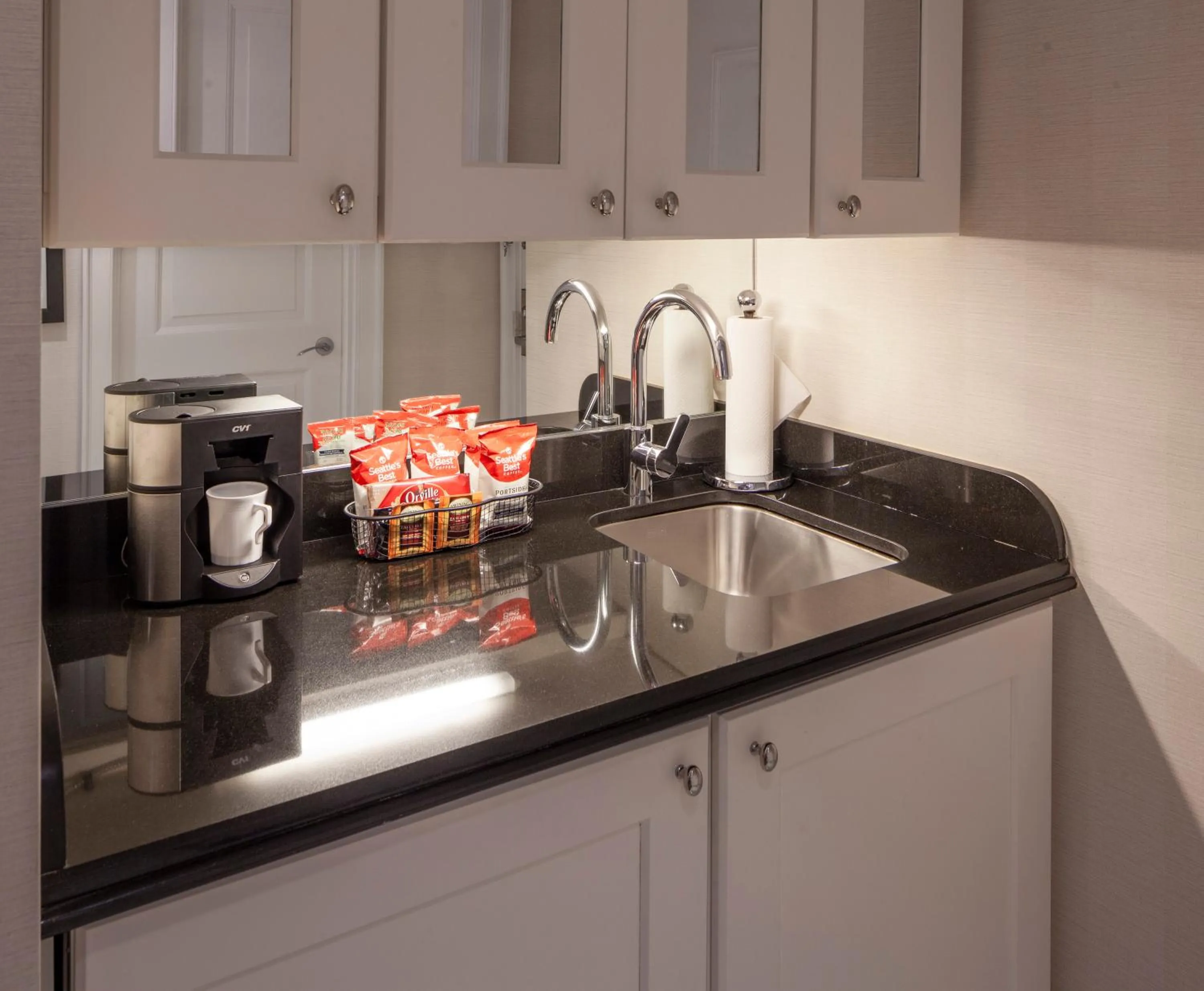 Kitchen or kitchenette in The Manhattan Club