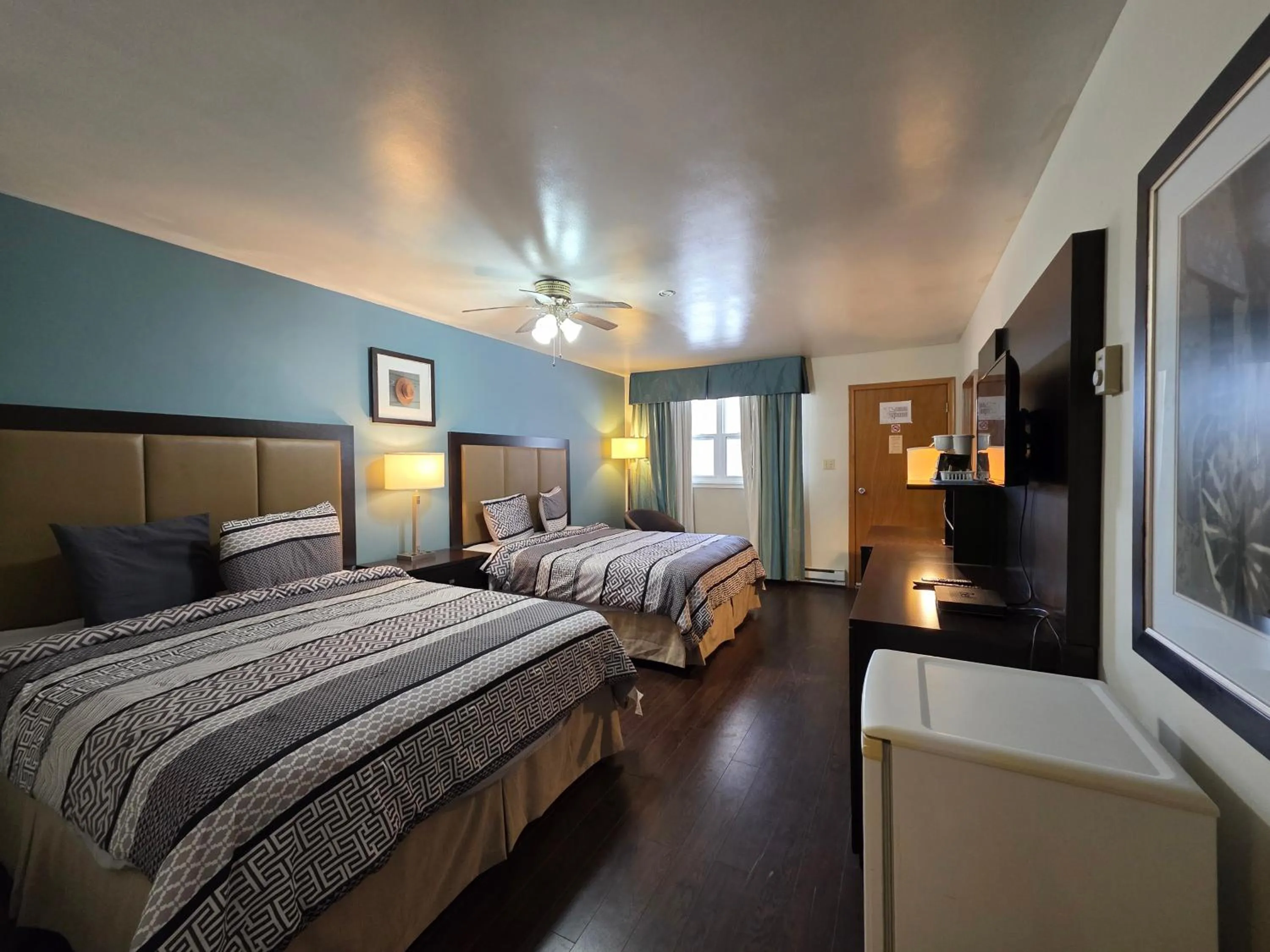 Bed in Shenstone Motor Inn and Restaurant