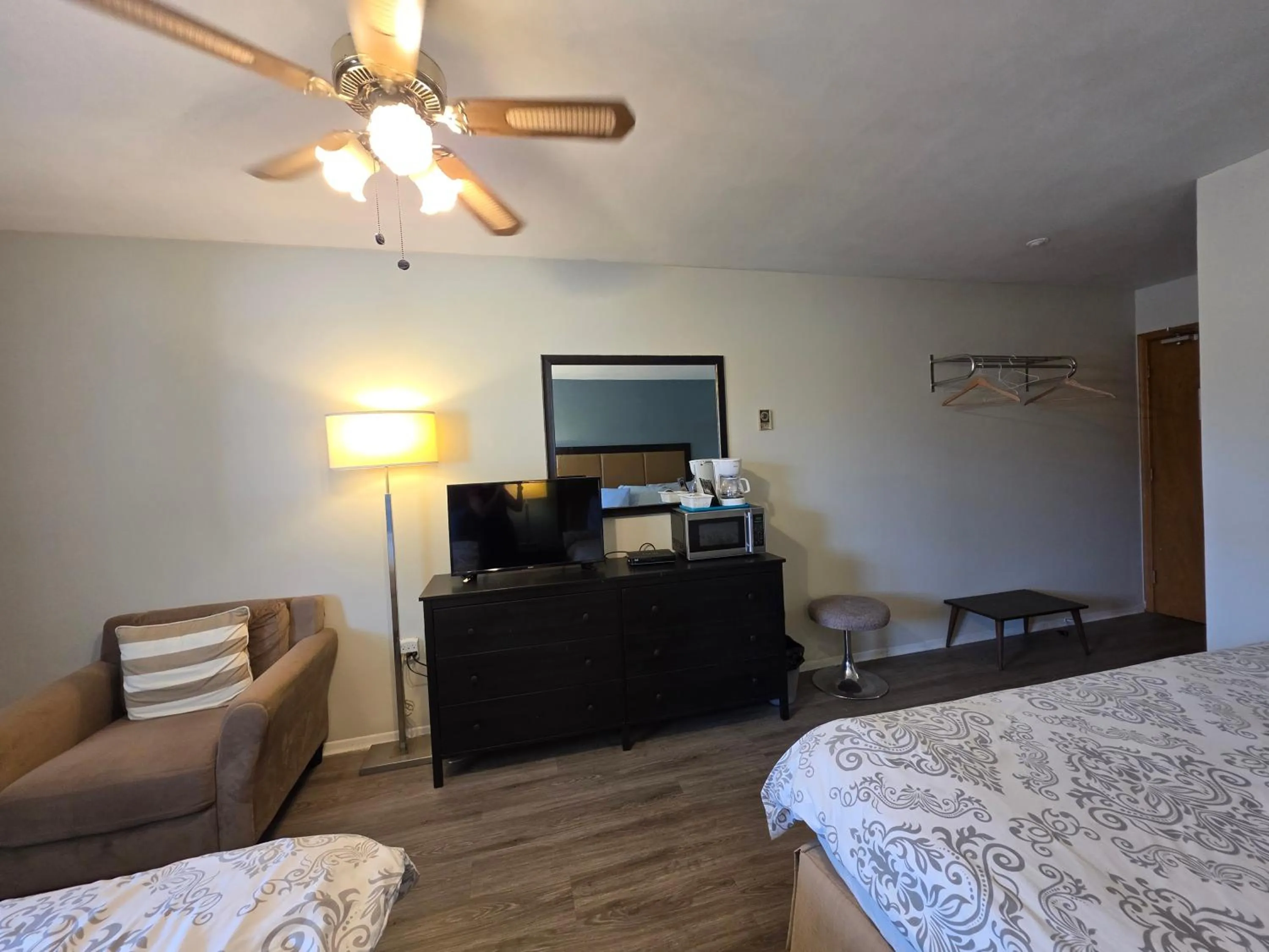 Bed in Shenstone Motor Inn and Restaurant