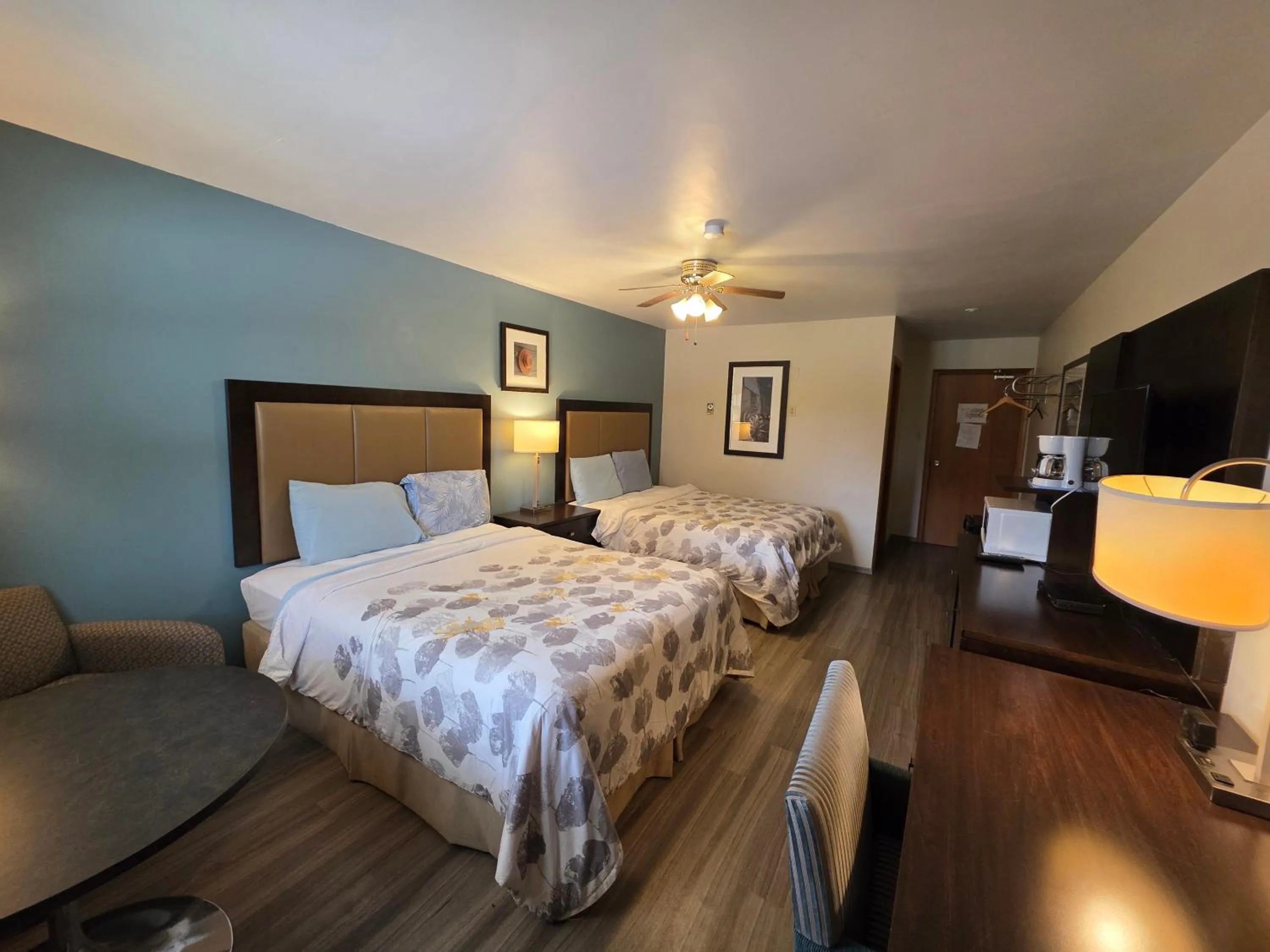 Bed in Shenstone Motor Inn and Restaurant