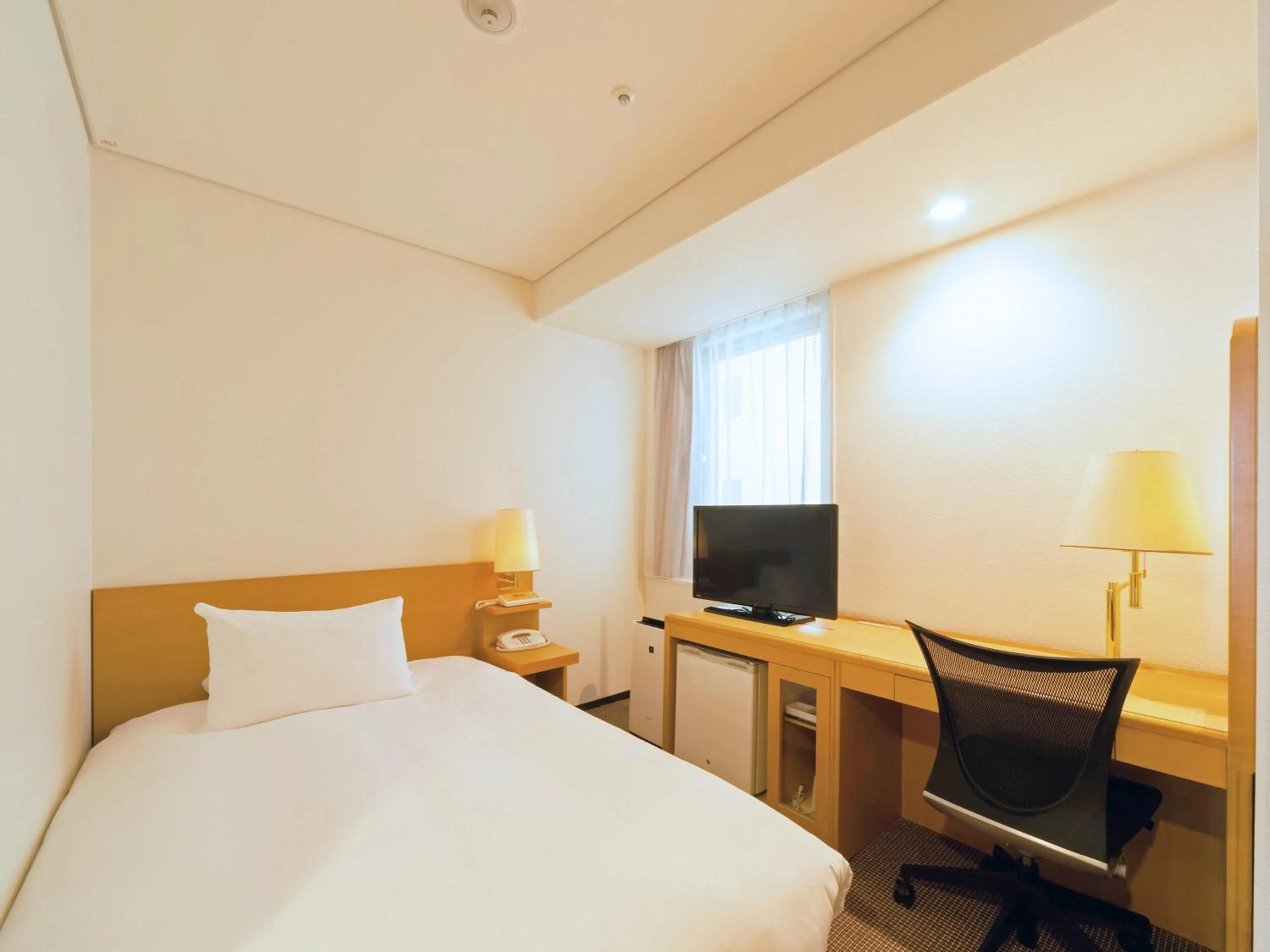 Bed in Hotel Granvia Osaka-JR Hotel Group