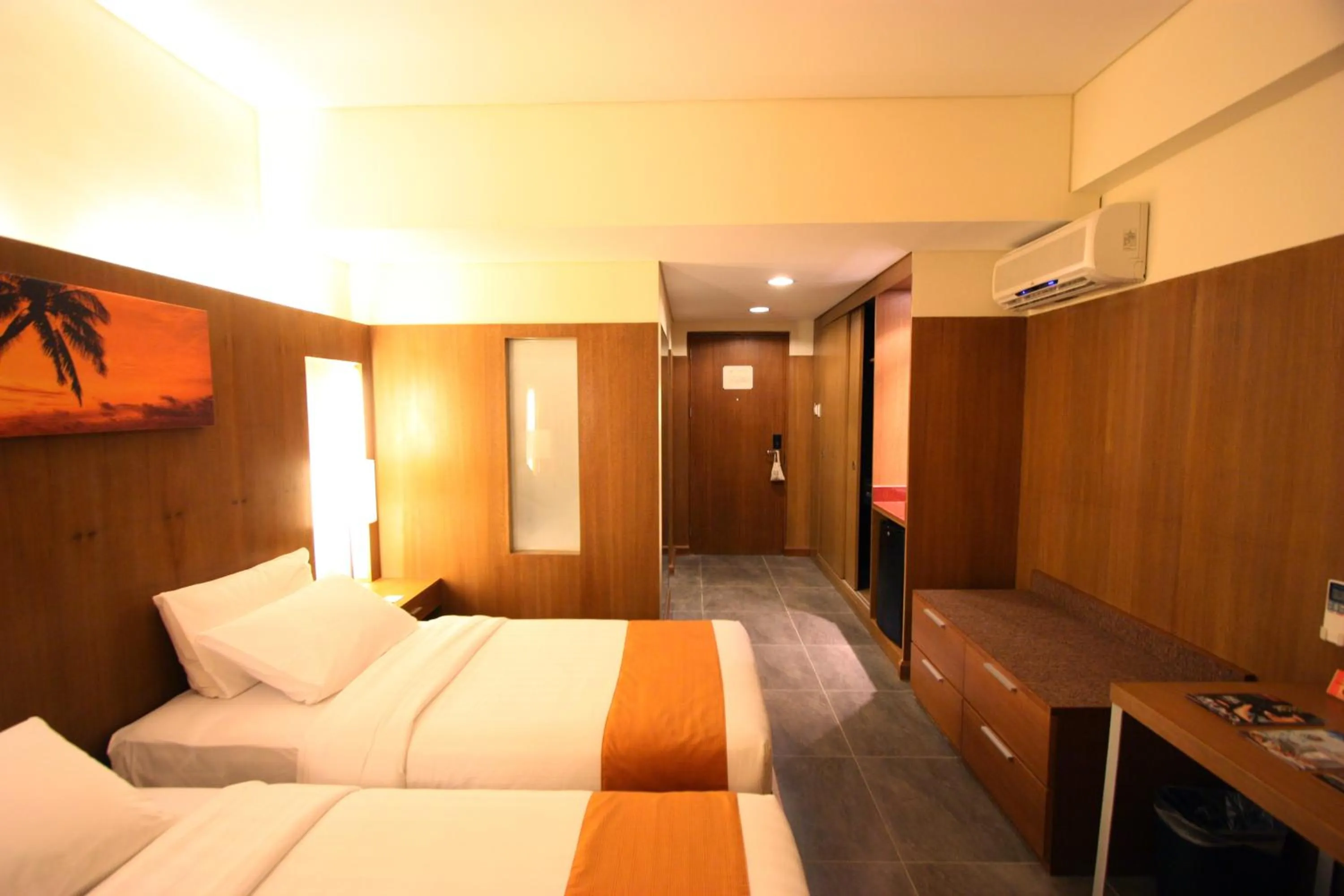 Bedroom, Bed in Crown Regency Beach Resort