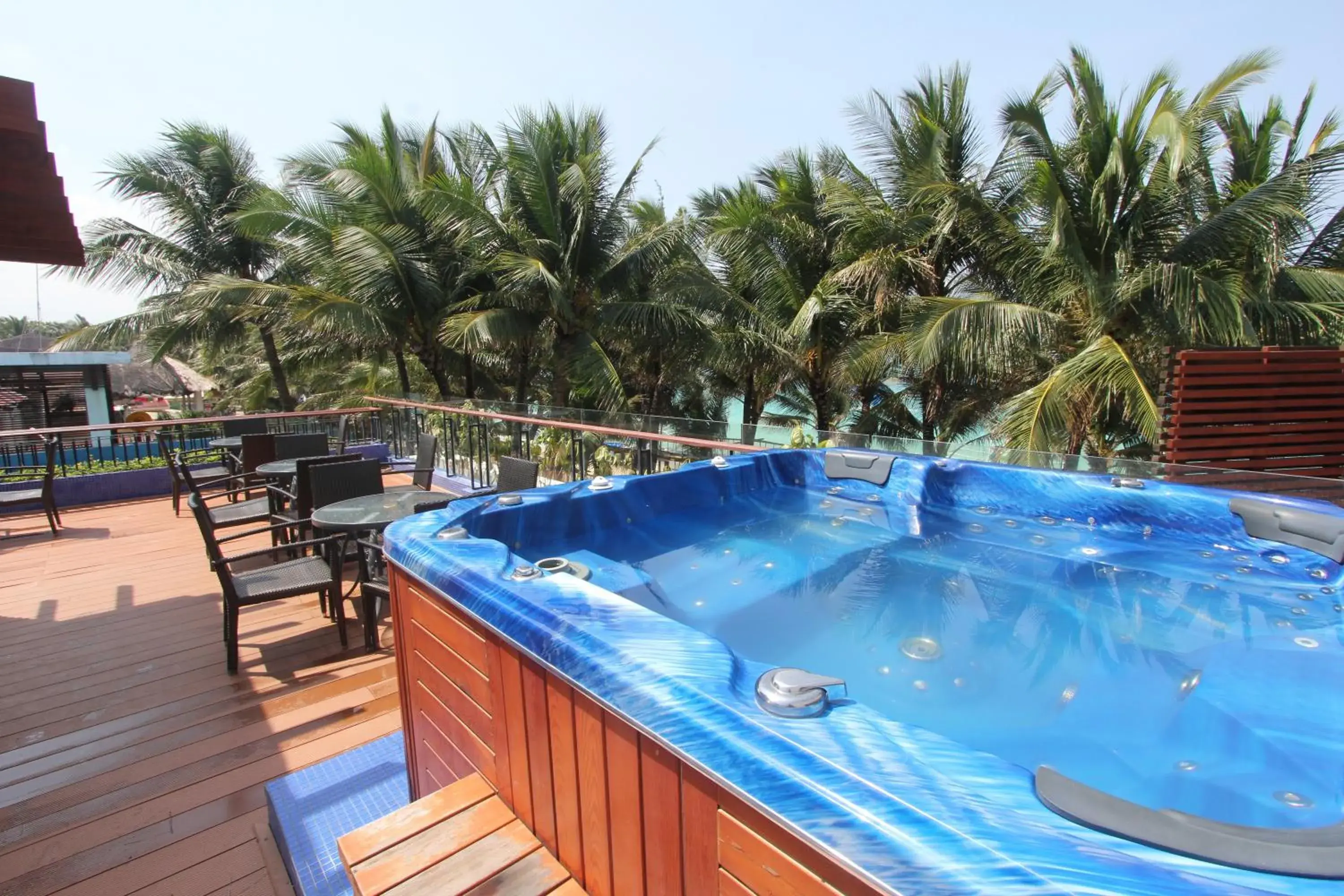 Swimming pool in Crown Regency Beach Resort Swimming pool in Crown Regency Beach Resort