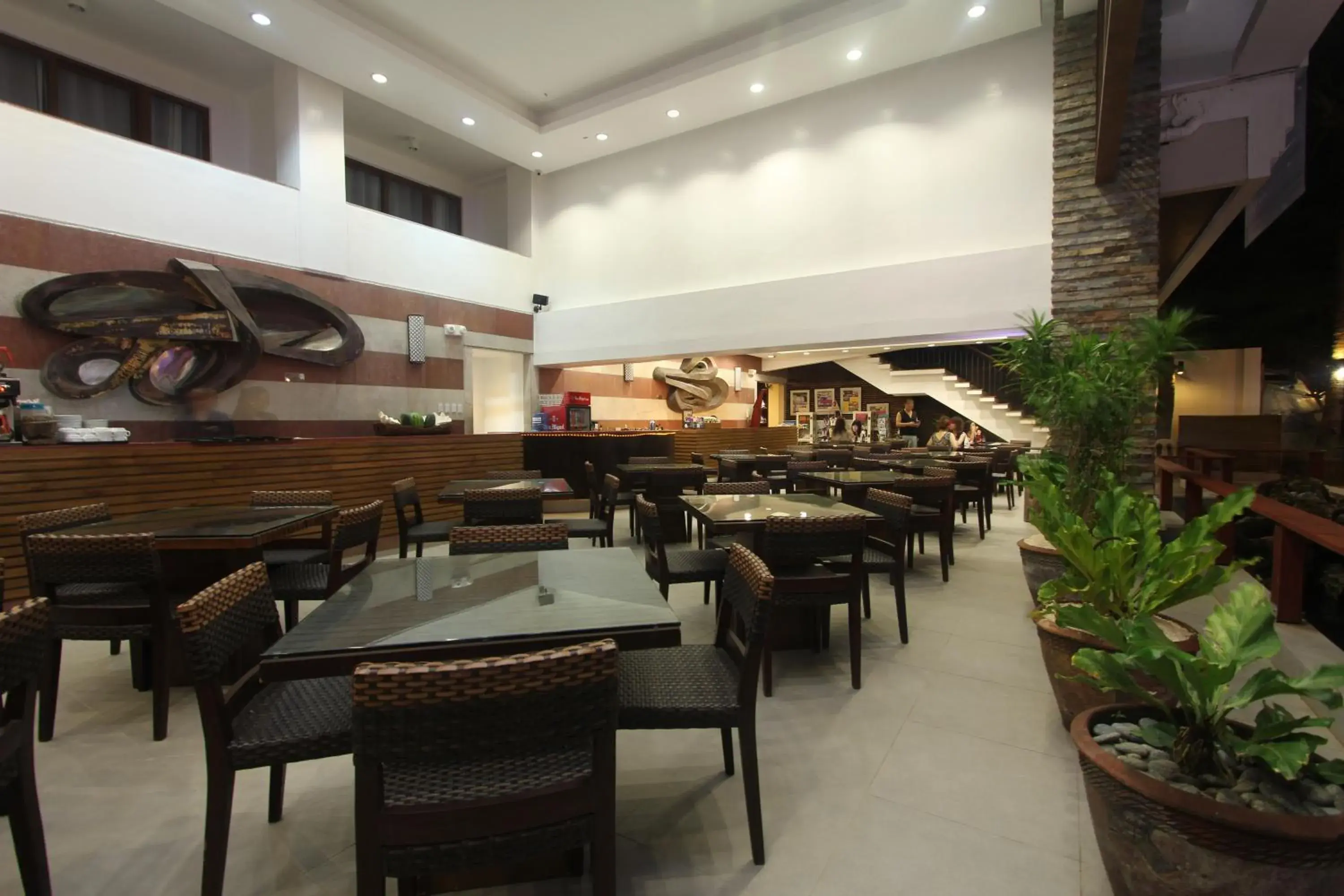 Restaurant/places to eat in Crown Regency Beach Resort Restaurant/places to eat in Crown Regency Beach Resort