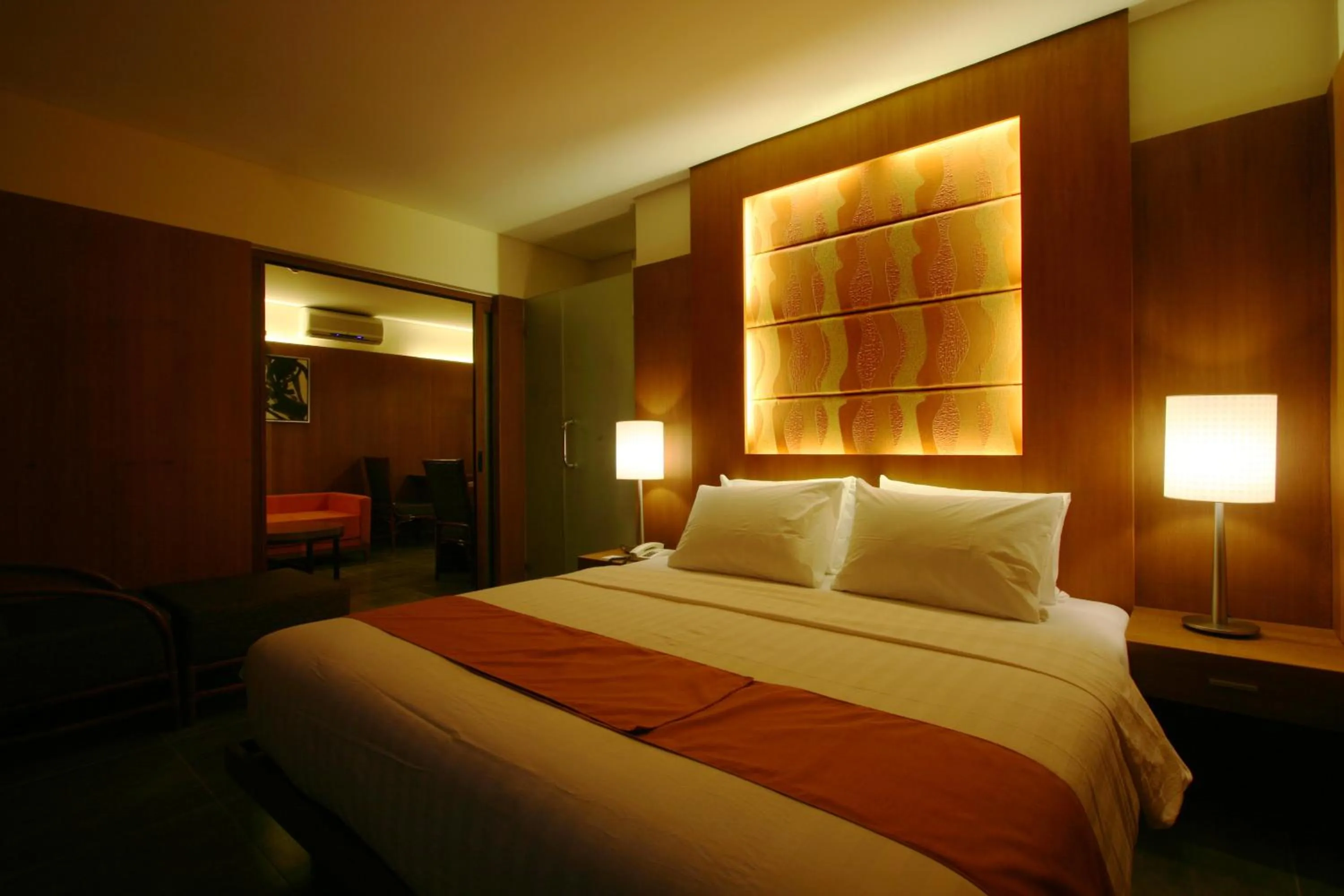 Bedroom, Bed in Crown Regency Beach Resort