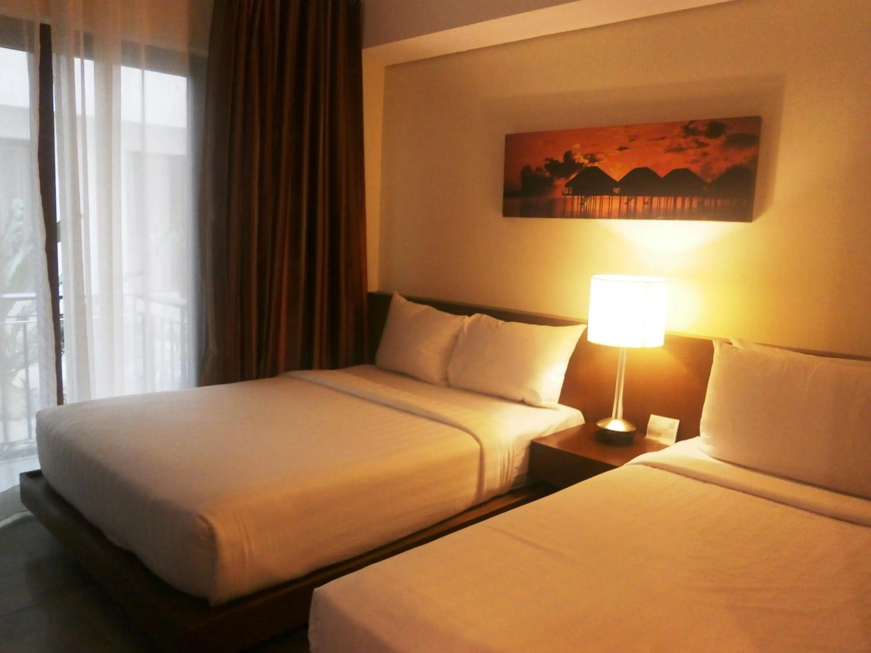Bedroom, Bed in Crown Regency Beach Resort