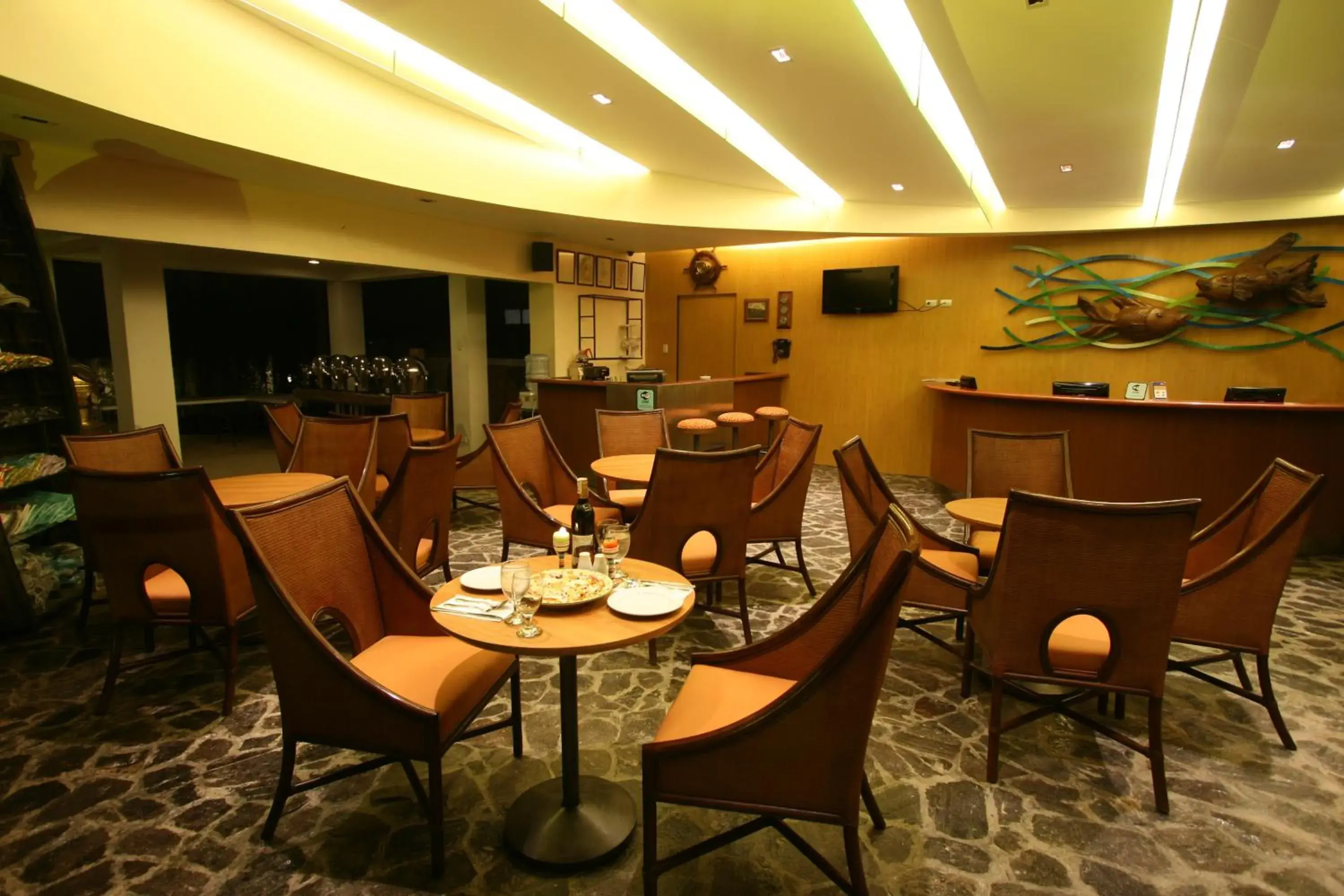 Restaurant/places to eat in Crown Regency Beach Resort Restaurant/places to eat in Crown Regency Beach Resort