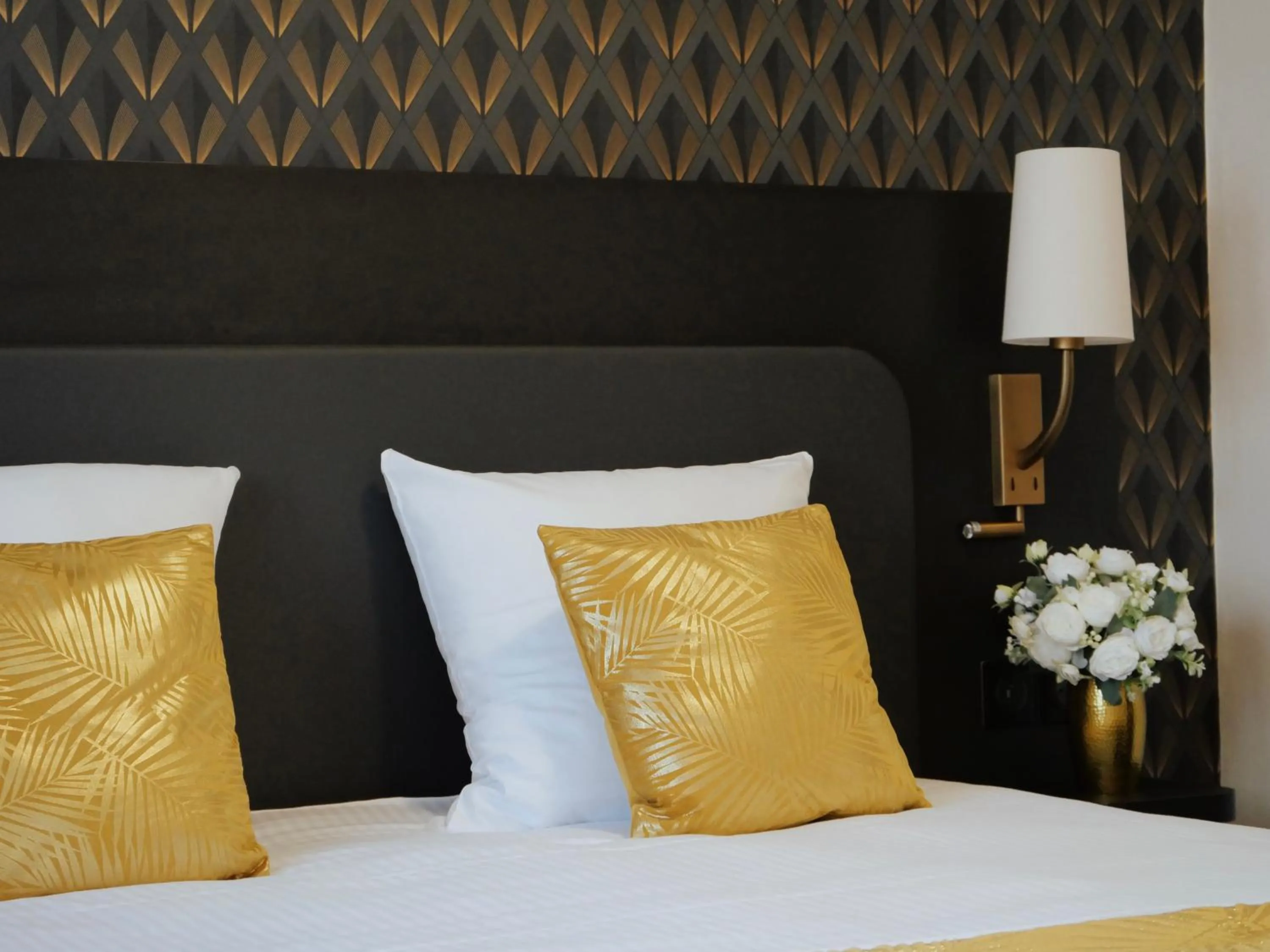 Bedroom, Bed in Logis Le Clos Deauville Saint Gatien