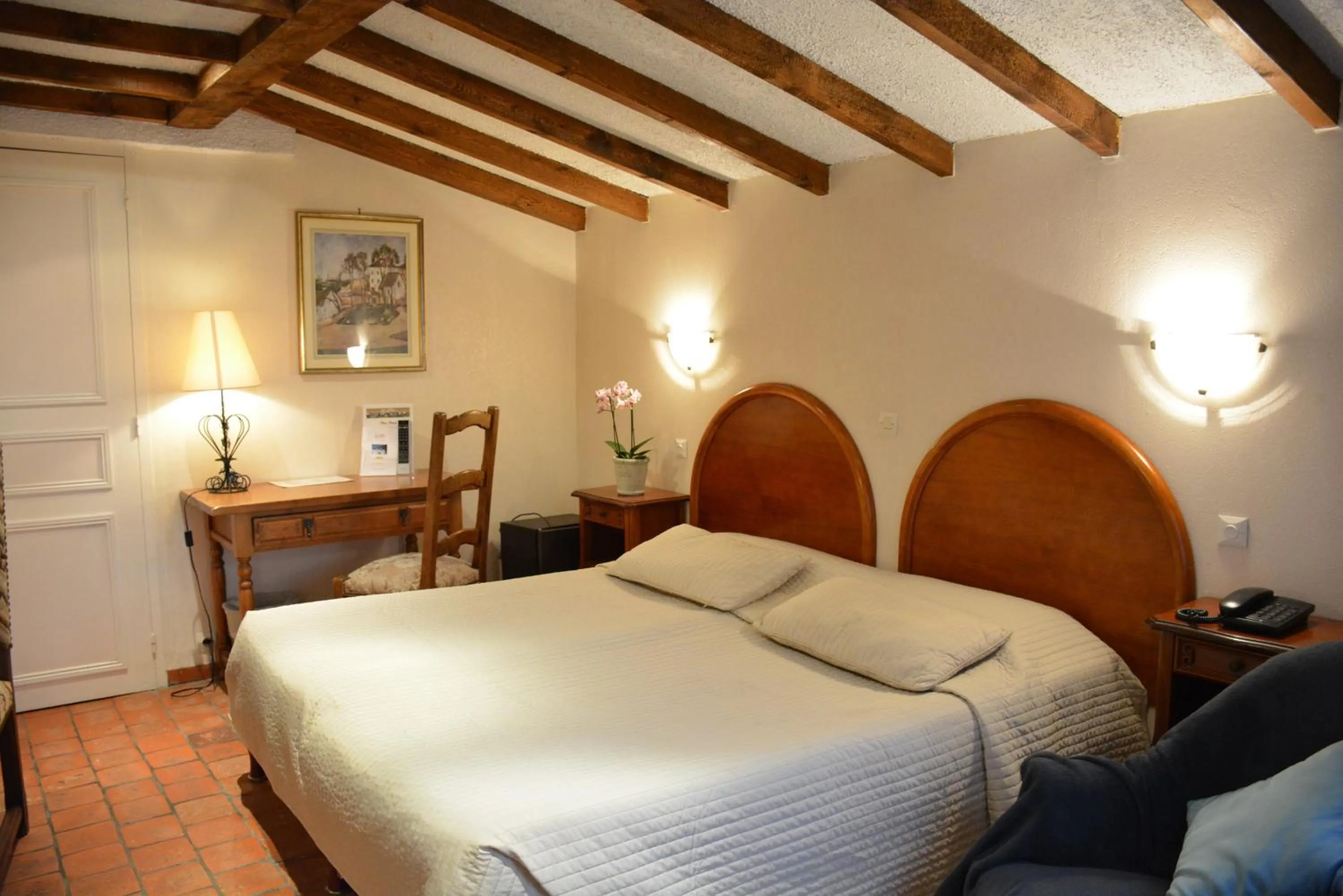 Photo of the whole room, Bed in Logis Le Clos Deauville Saint Gatien