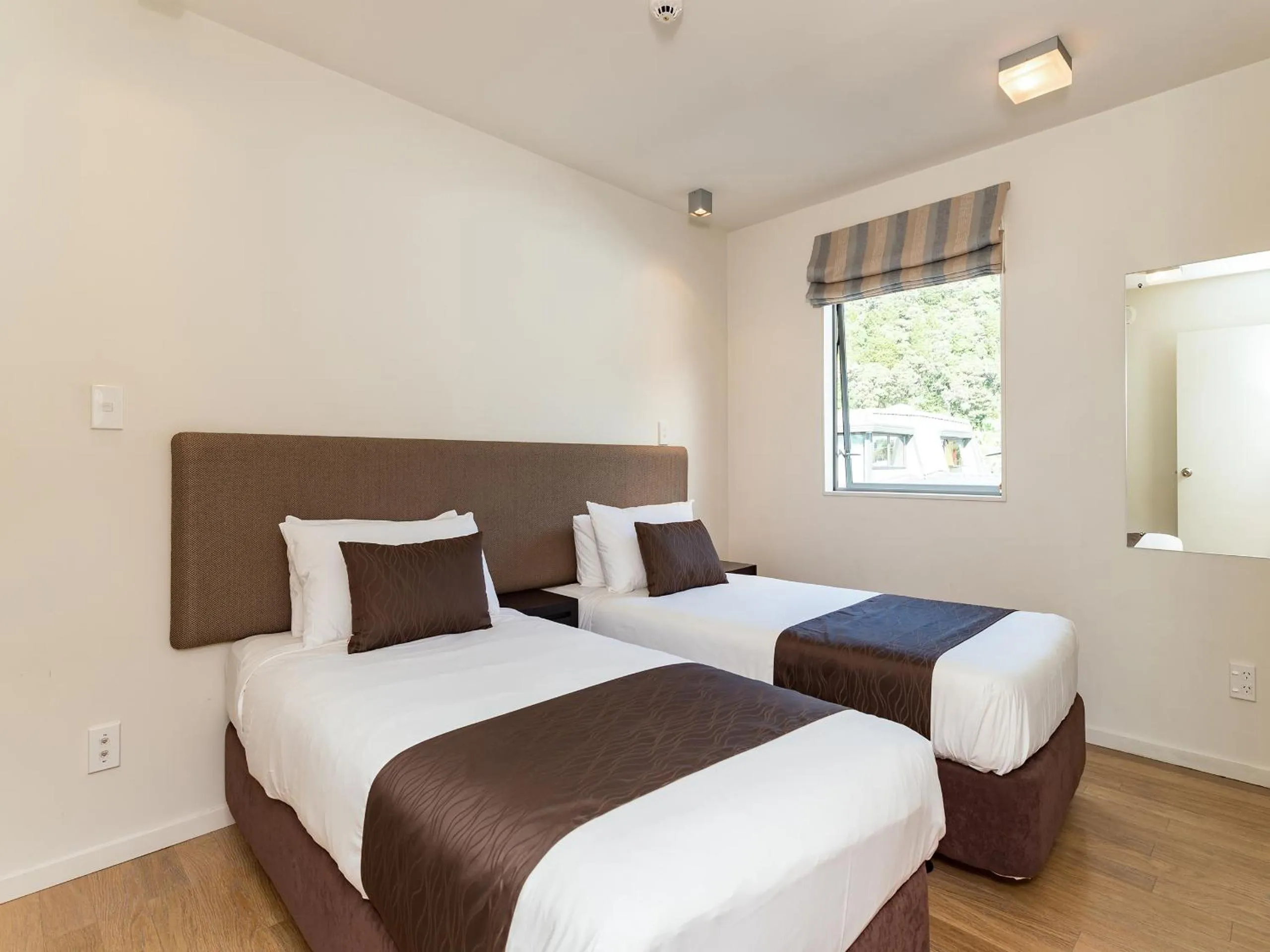 Bedroom, Bed in Sea Spray Suites