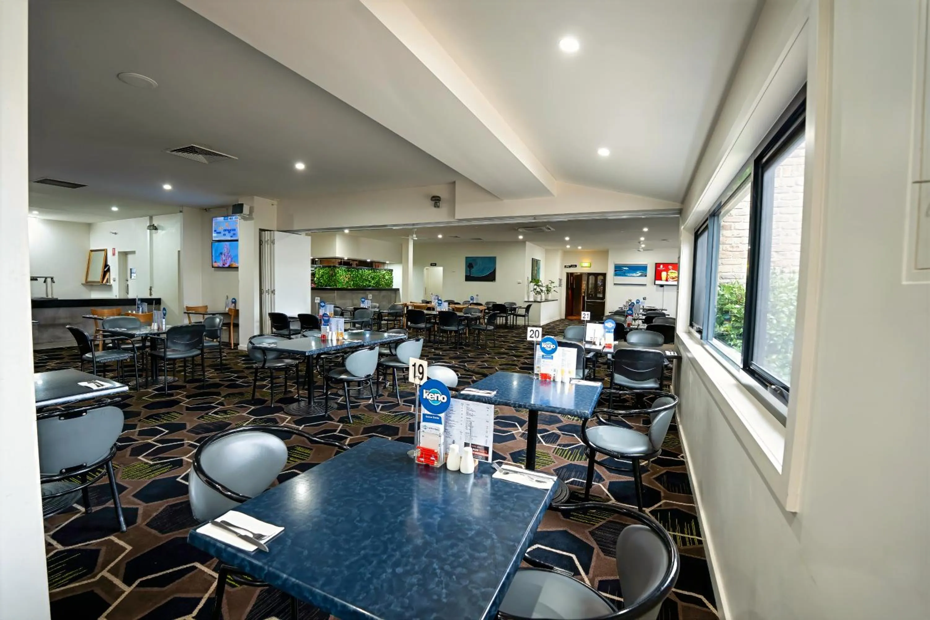 Dining area in Olde Tudor Hotel