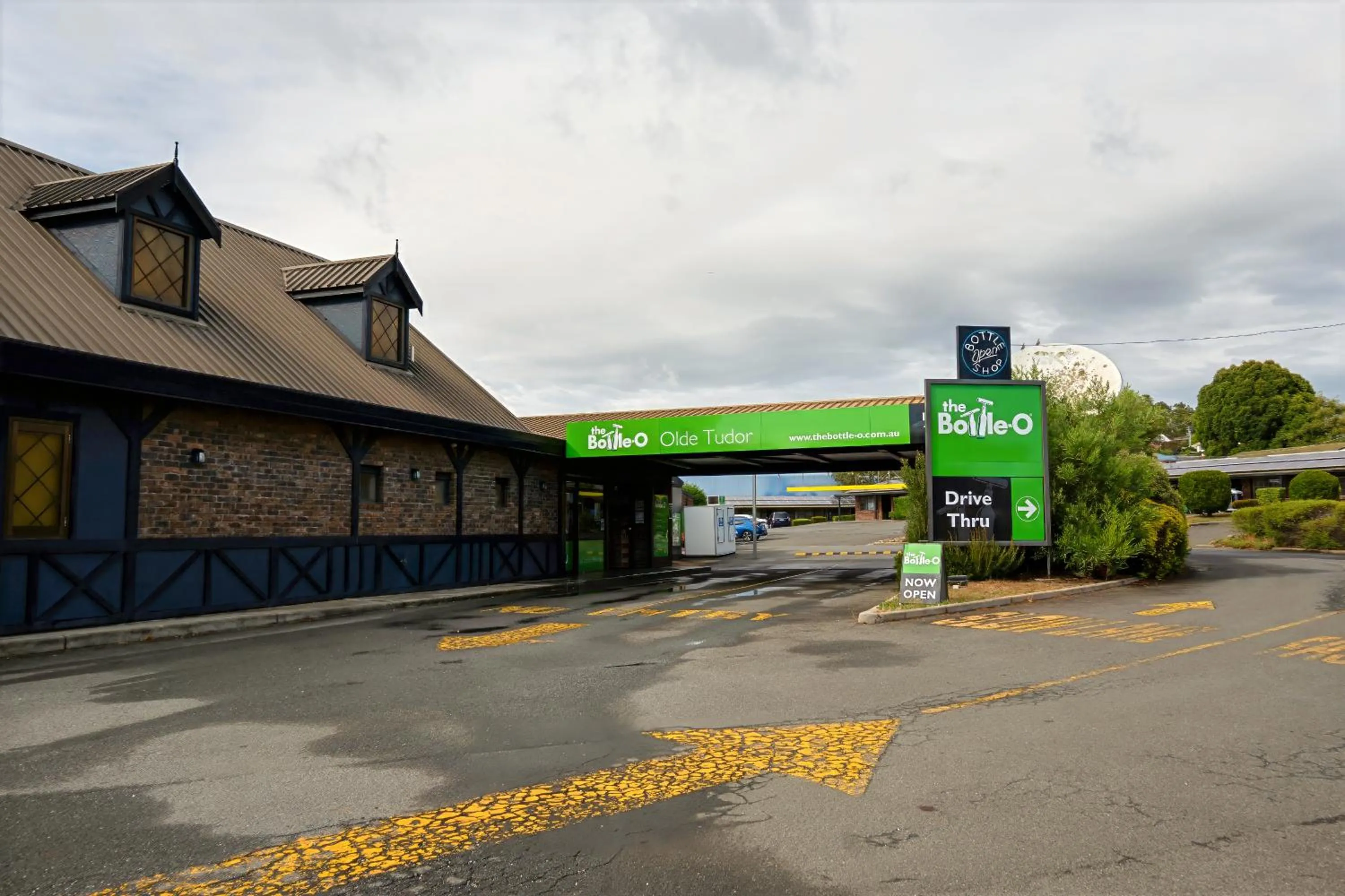 Alcoholic drinks in Olde Tudor Hotel