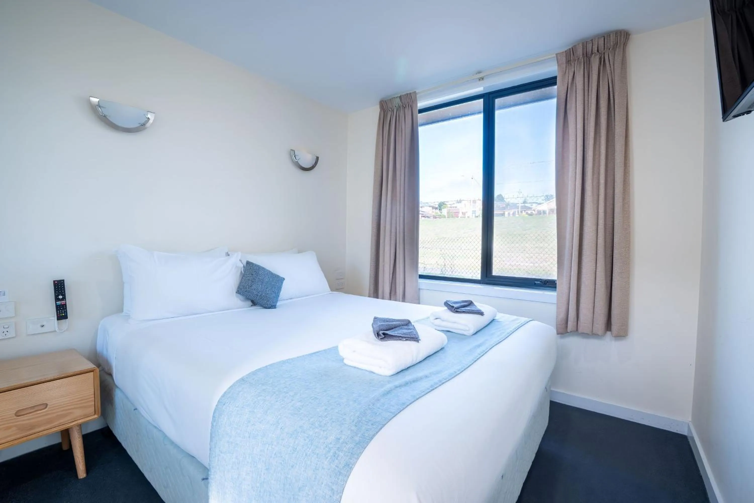 Bed in Olde Tudor Hotel