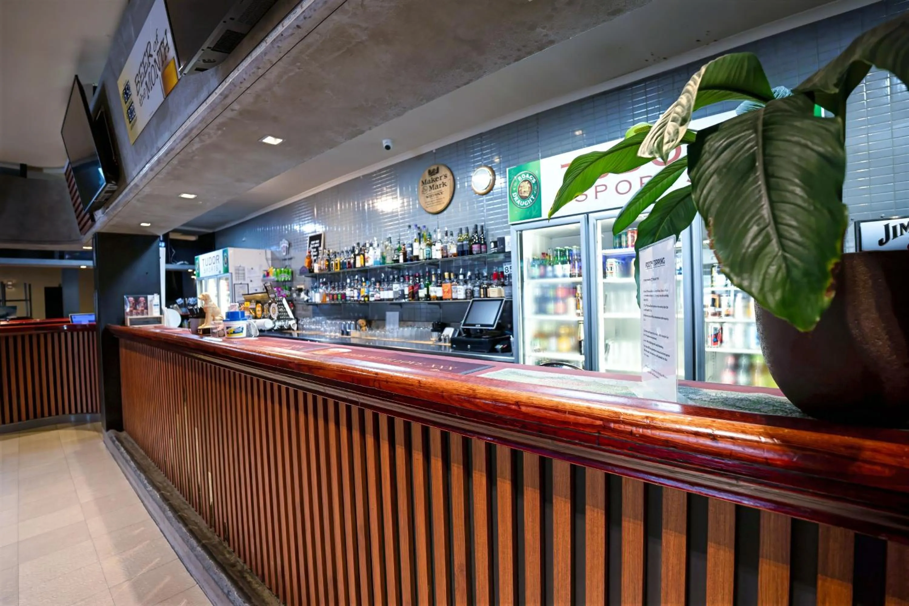 Food and drinks in Olde Tudor Hotel