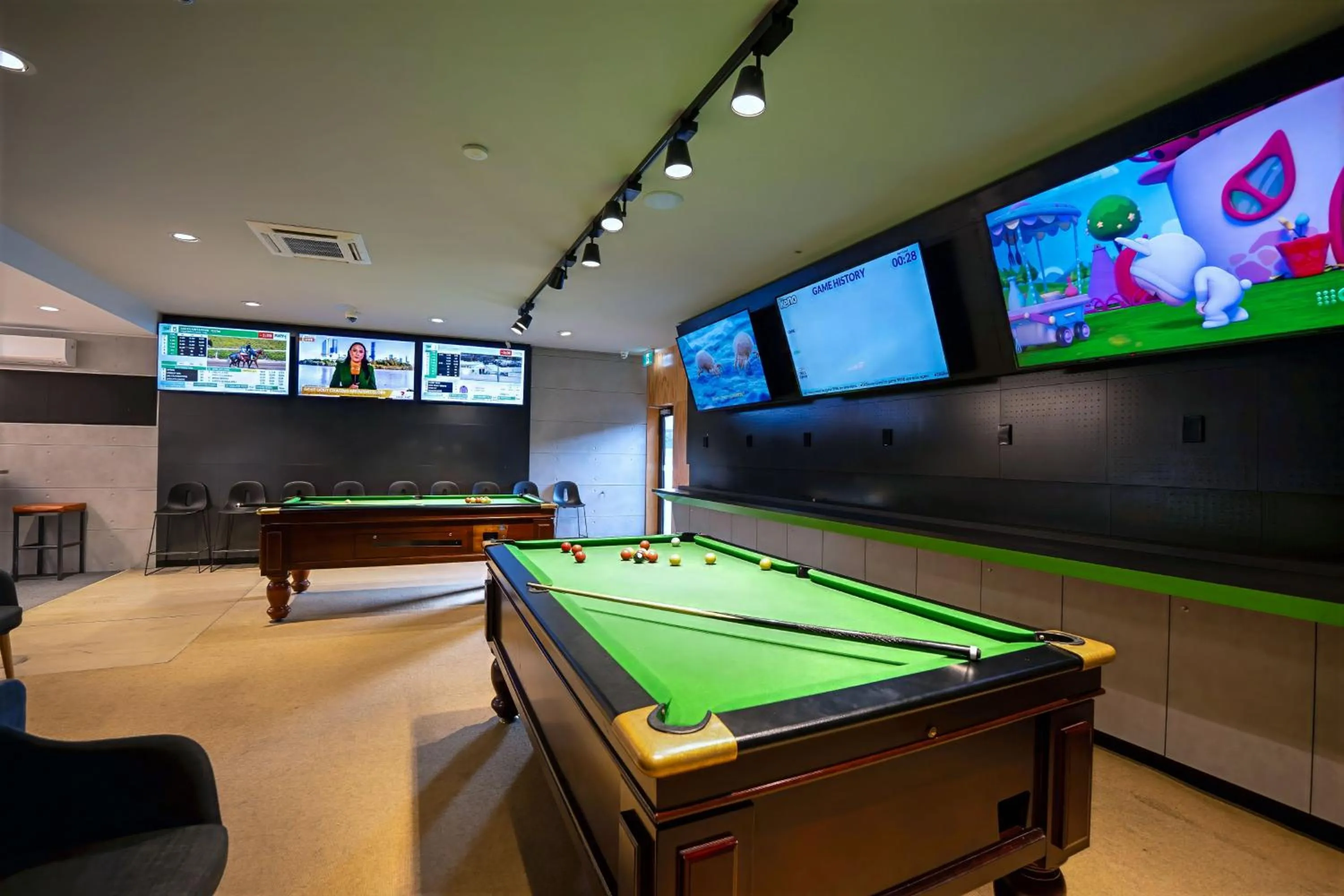 Billiard in Olde Tudor Hotel