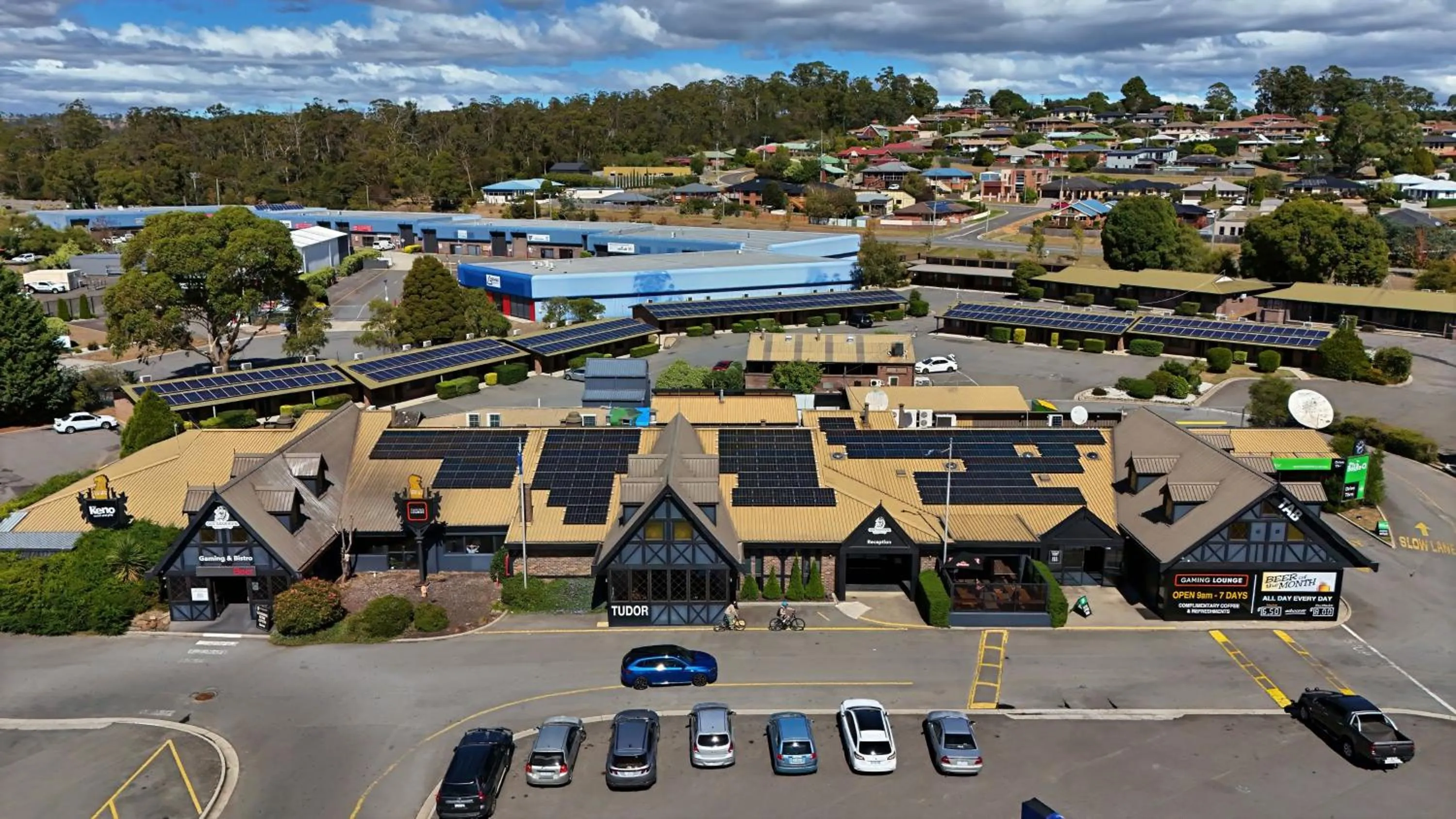 Property building in Olde Tudor Hotel