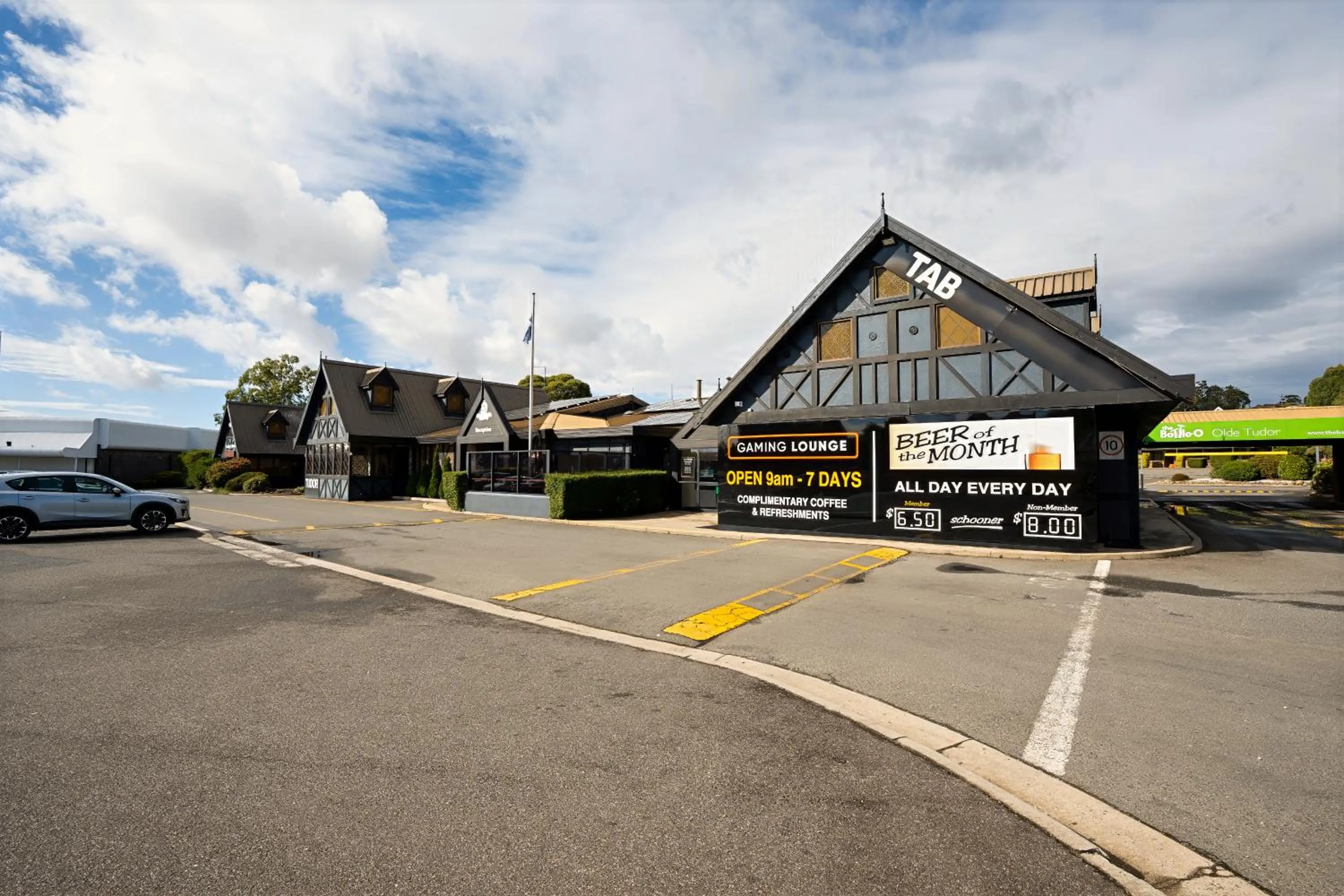 Street view in Olde Tudor Hotel