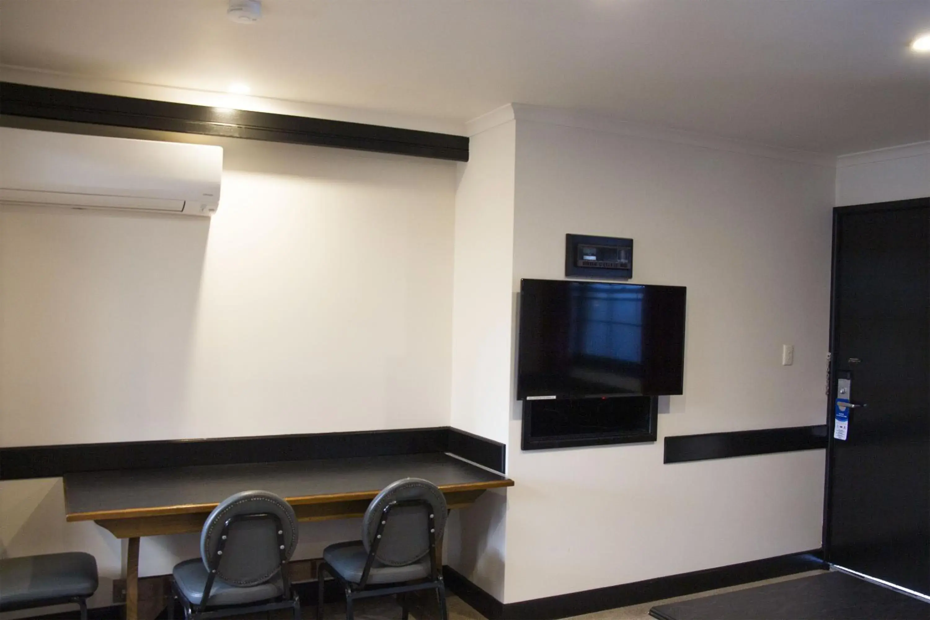 Family Room in Olde Tudor Hotel Family Room in Olde Tudor Hotel