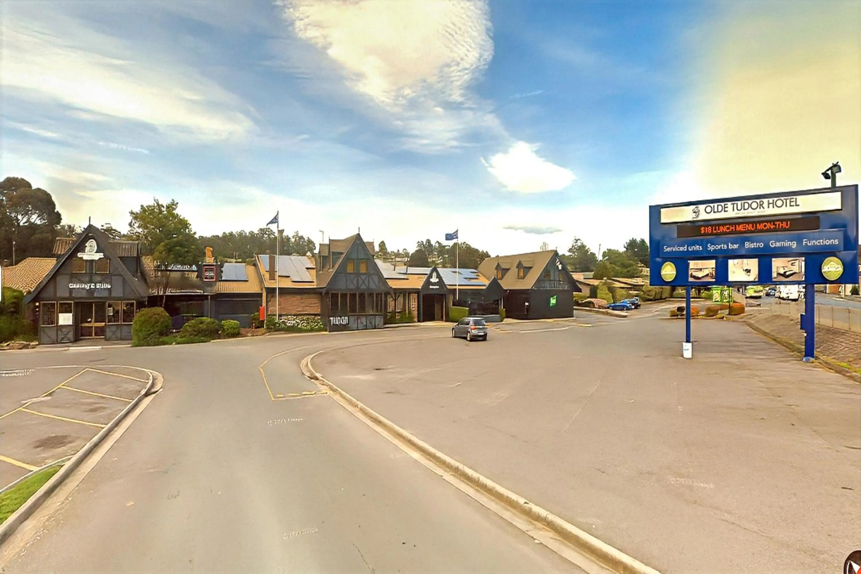 Parking in Olde Tudor Hotel